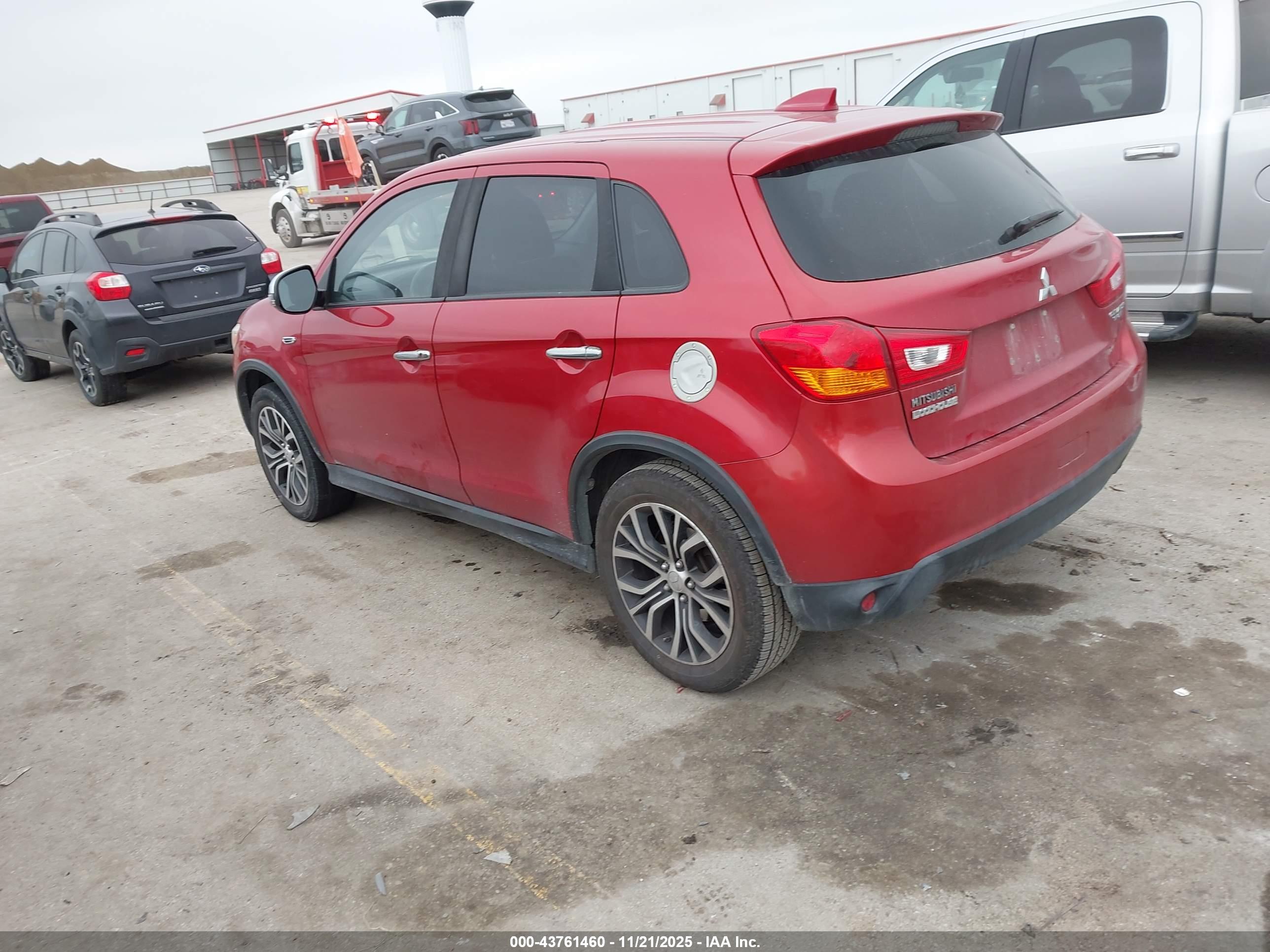 MITSUBISHI OUTLANDER image 3