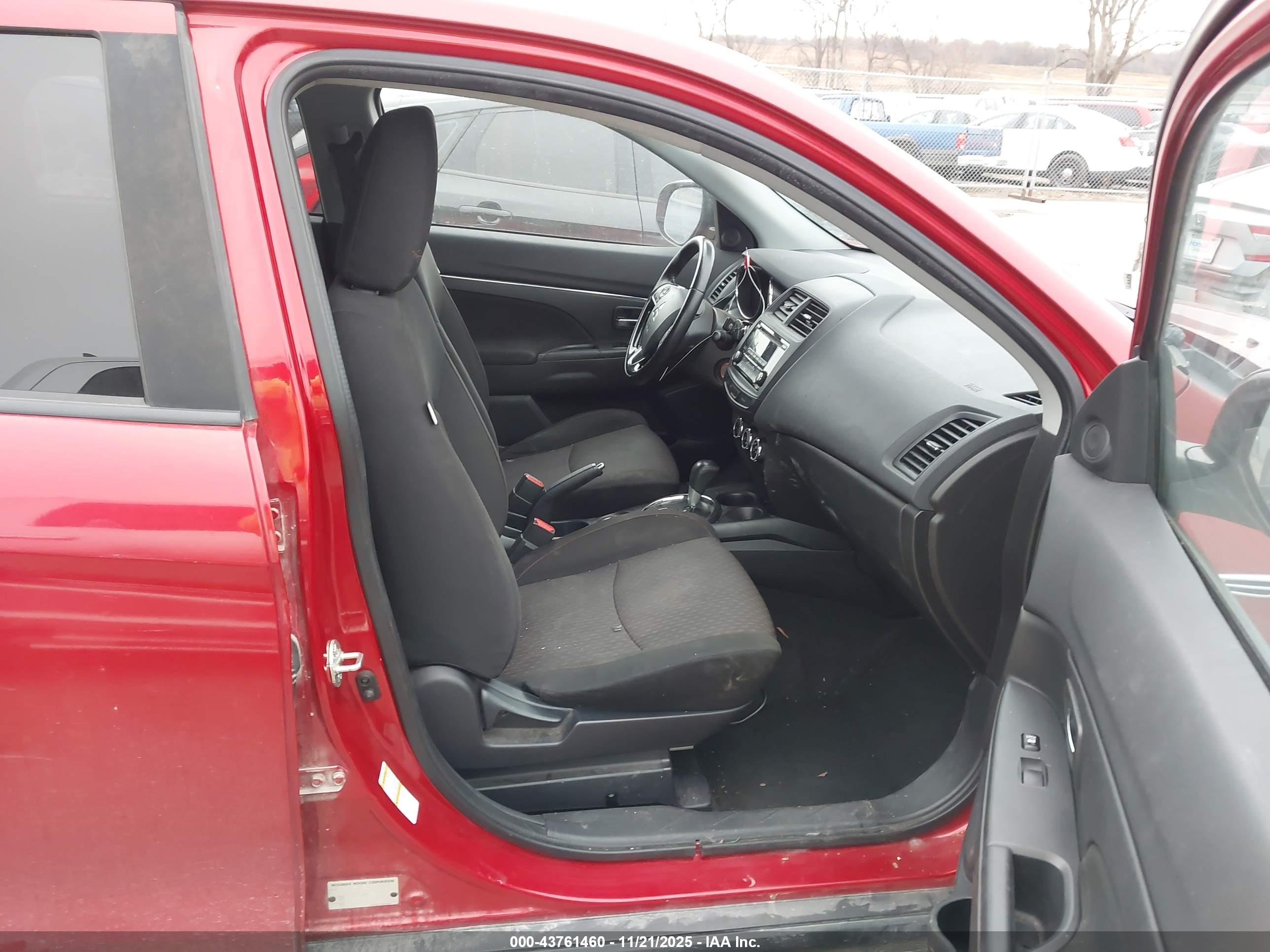 MITSUBISHI OUTLANDER image 5