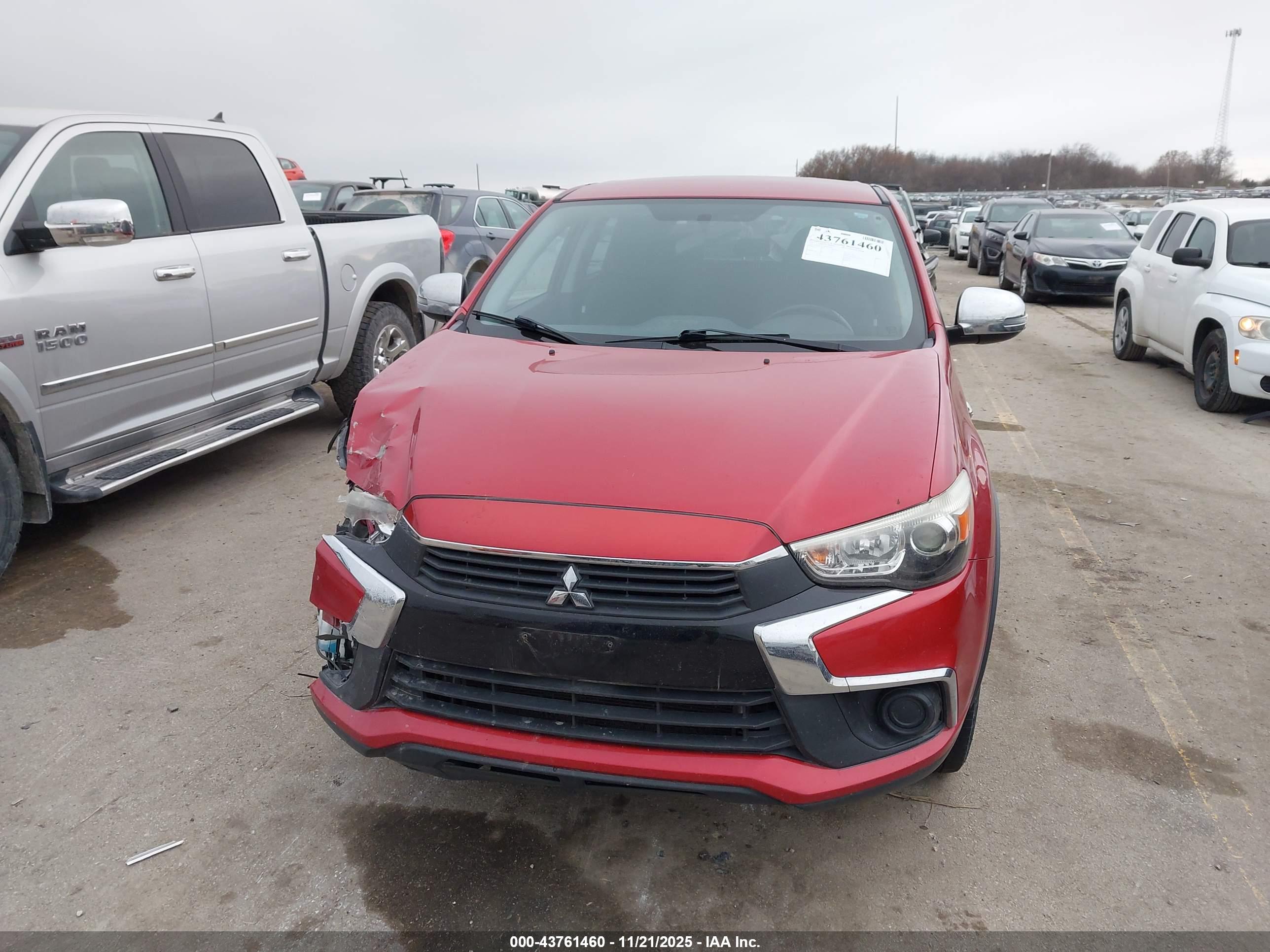 MITSUBISHI OUTLANDER image 6