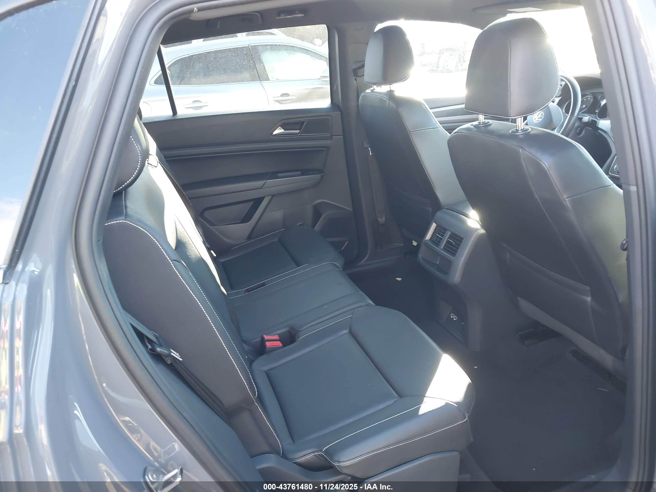 VOLKSWAGEN ATLAS image 8