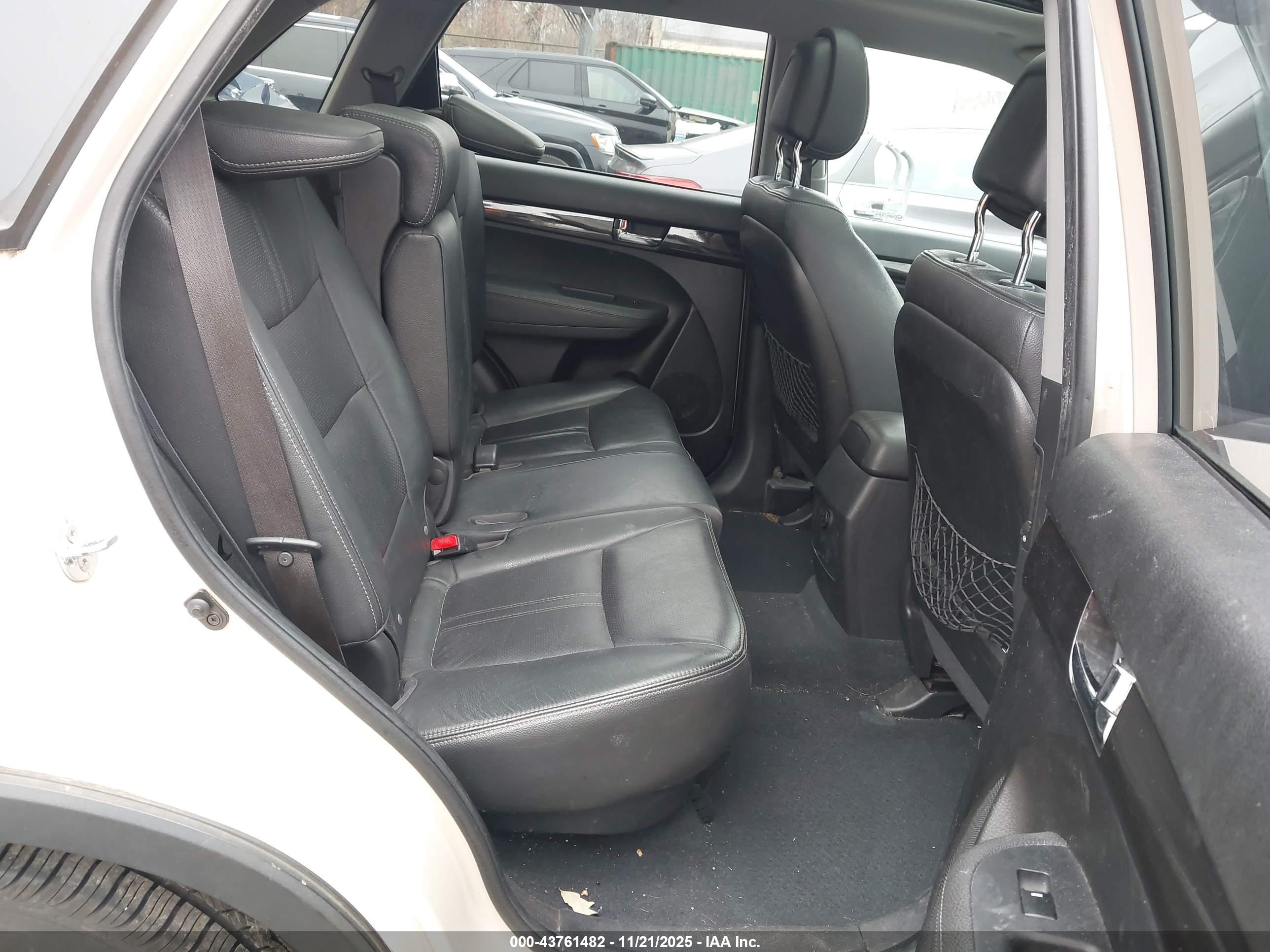 KIA SORENTO image 8