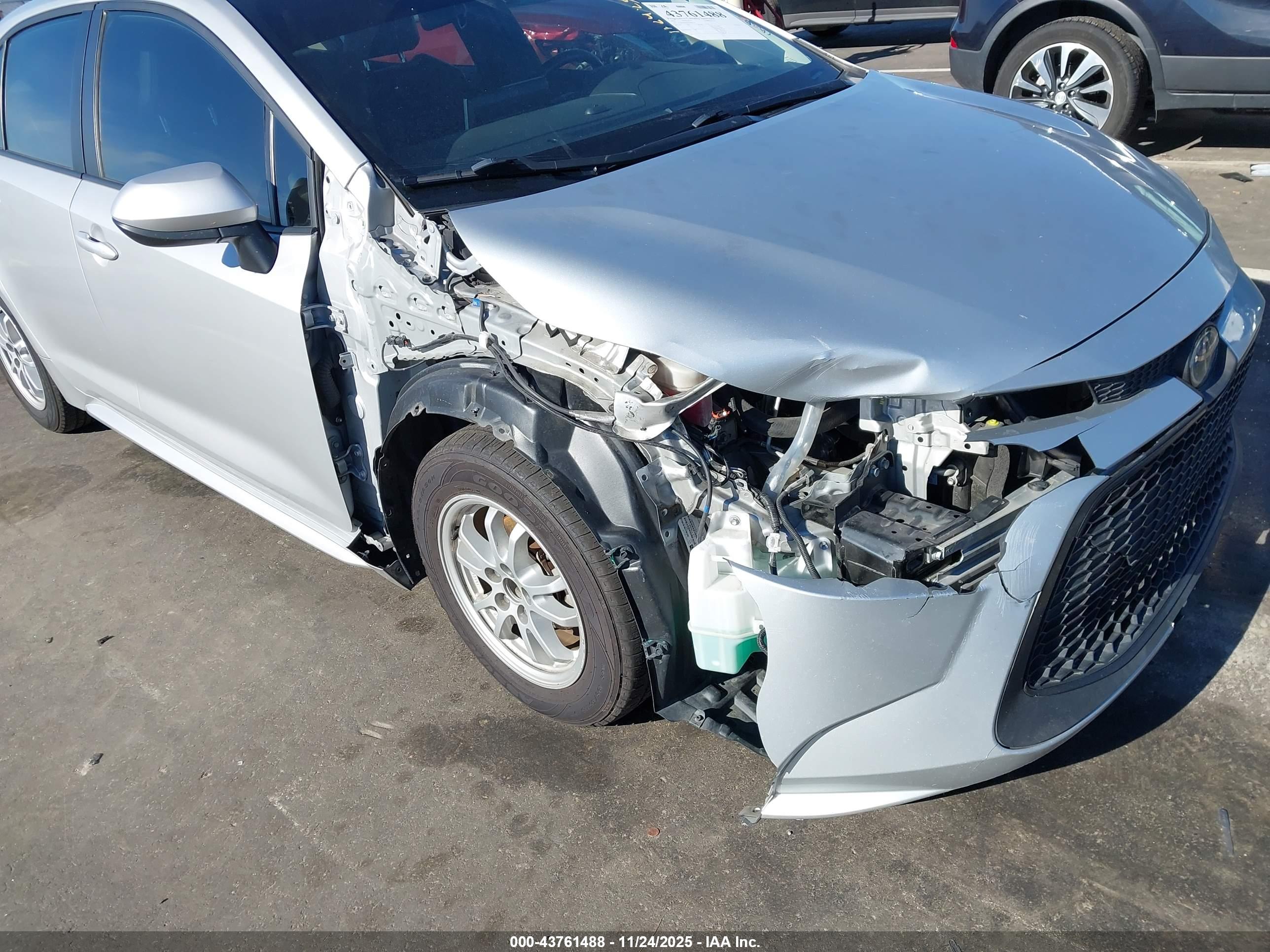 TOYOTA COROLLA image 6