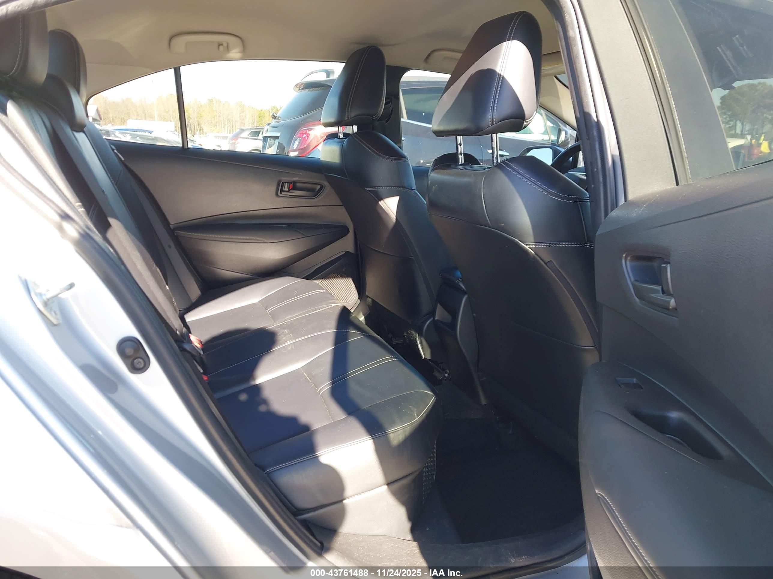 TOYOTA COROLLA image 8