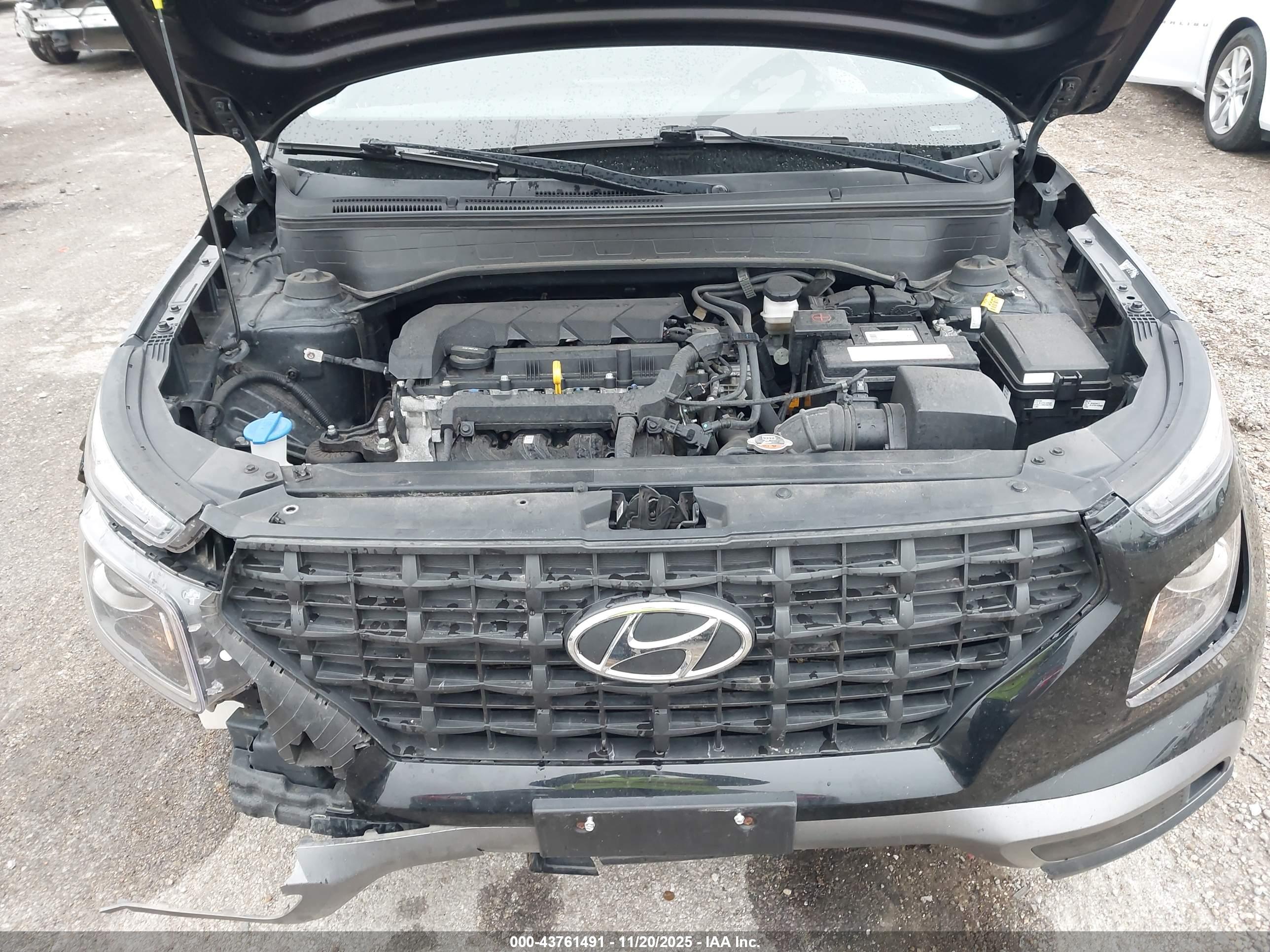 HYUNDAI VENUE image 10