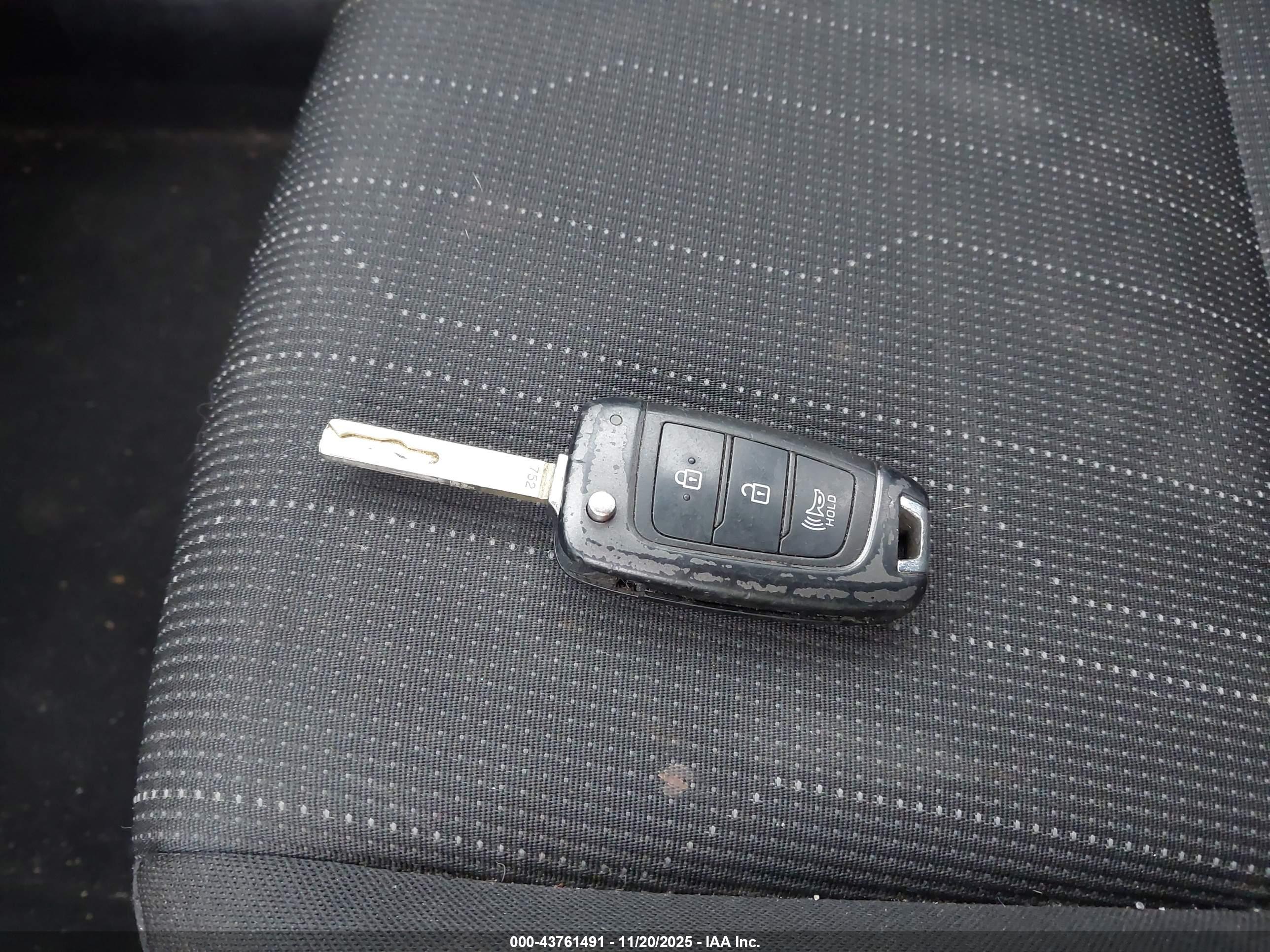 HYUNDAI VENUE image 11