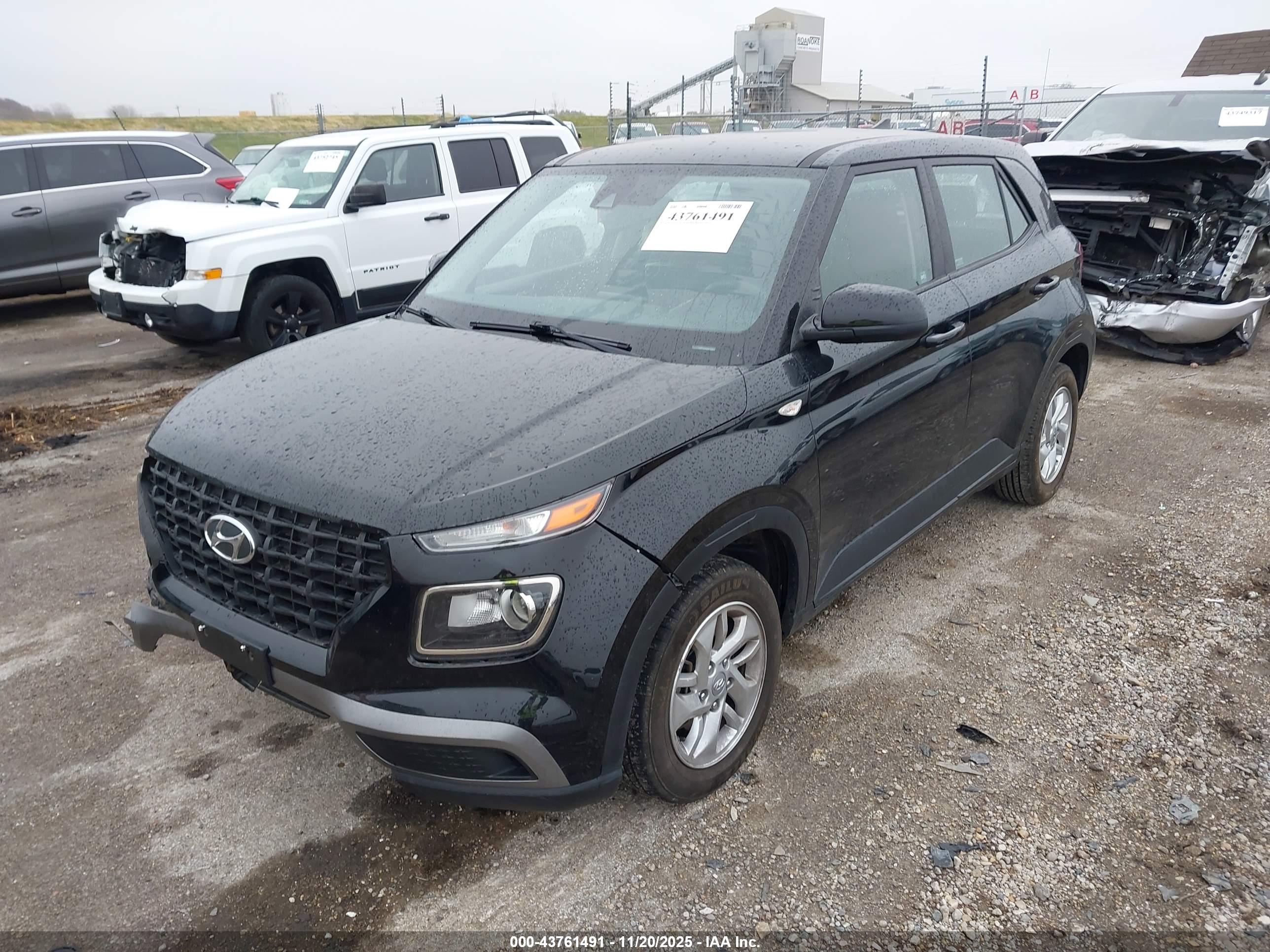HYUNDAI VENUE image 2
