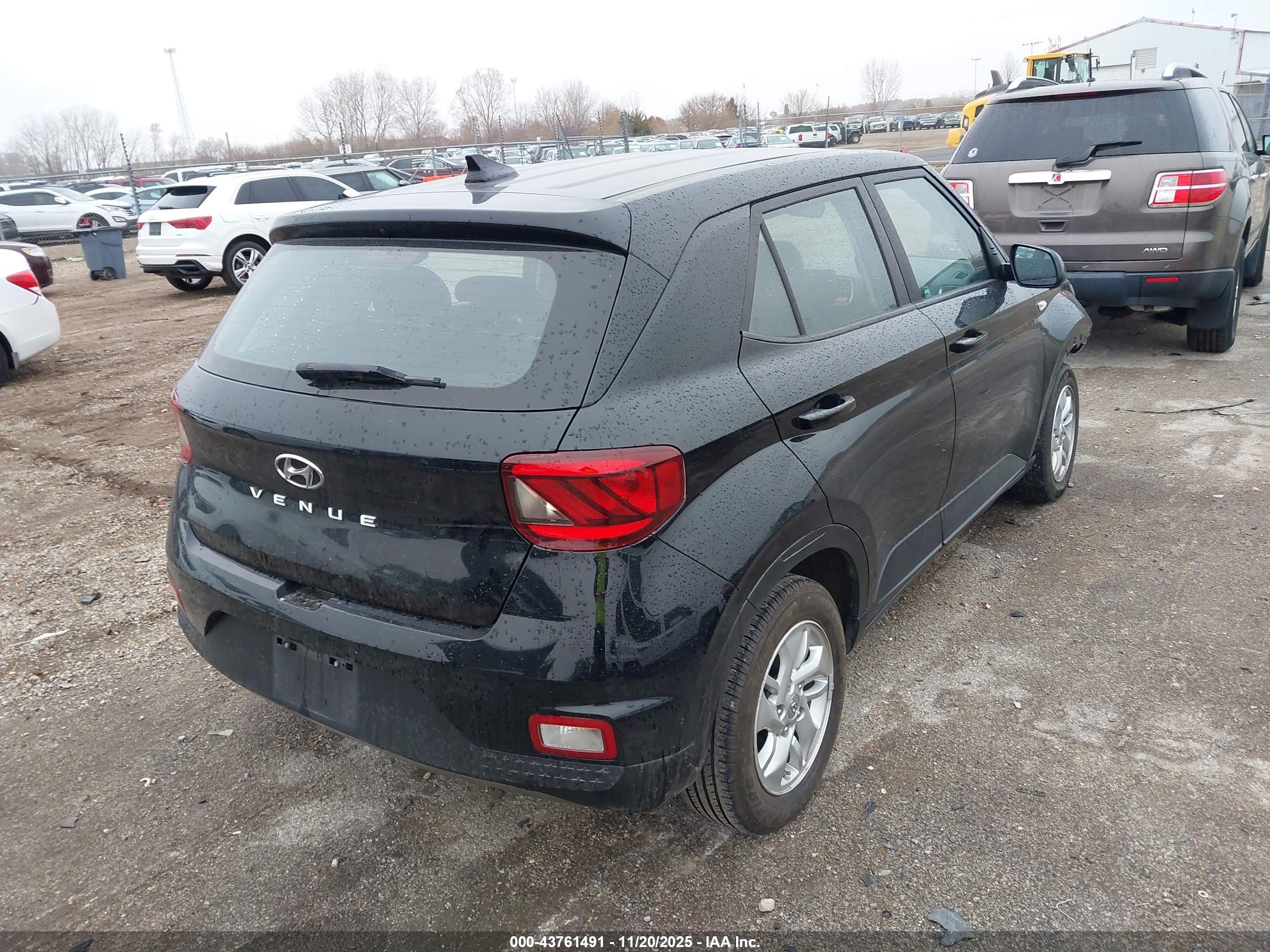 HYUNDAI VENUE image 4