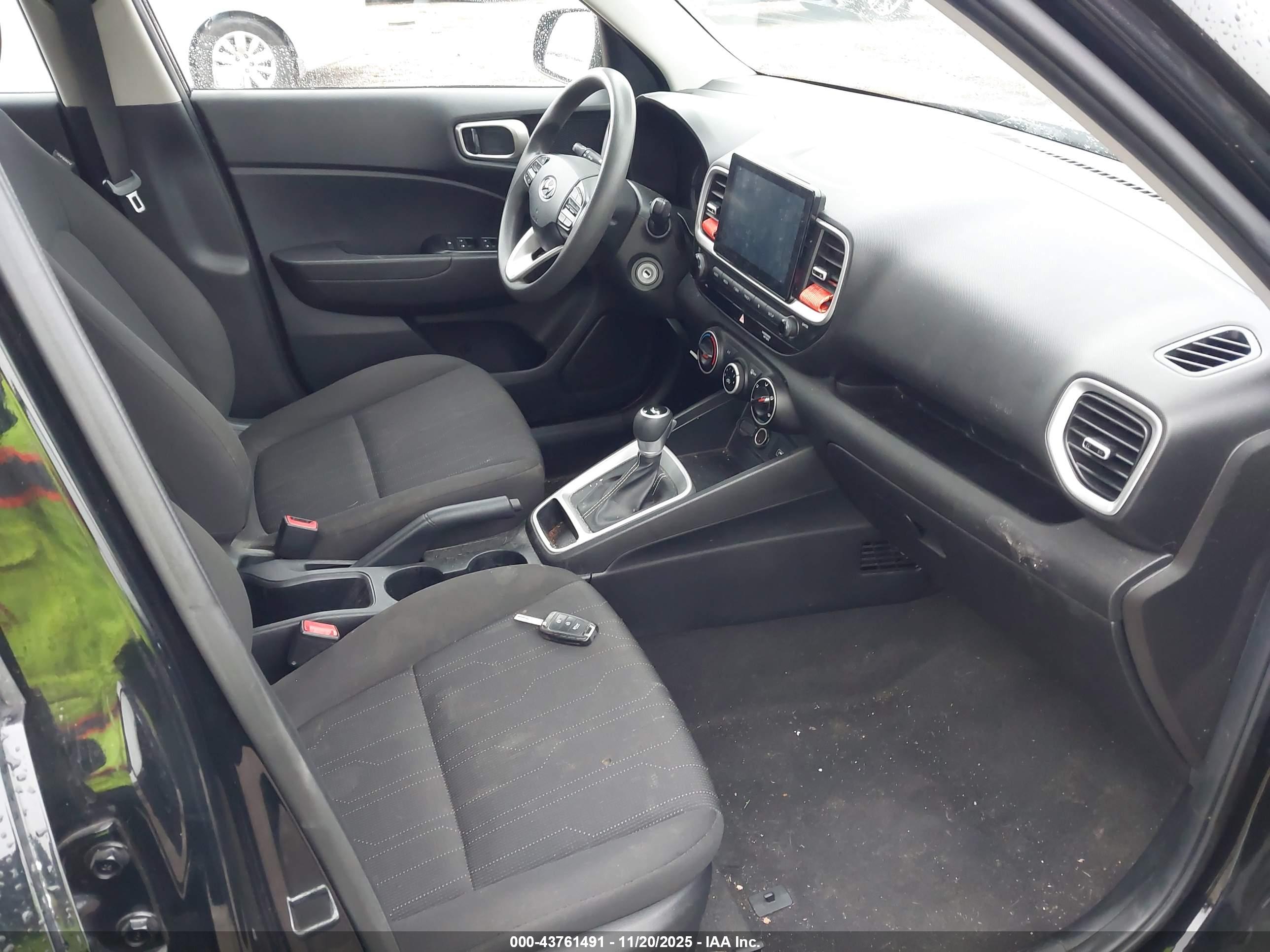 HYUNDAI VENUE image 5