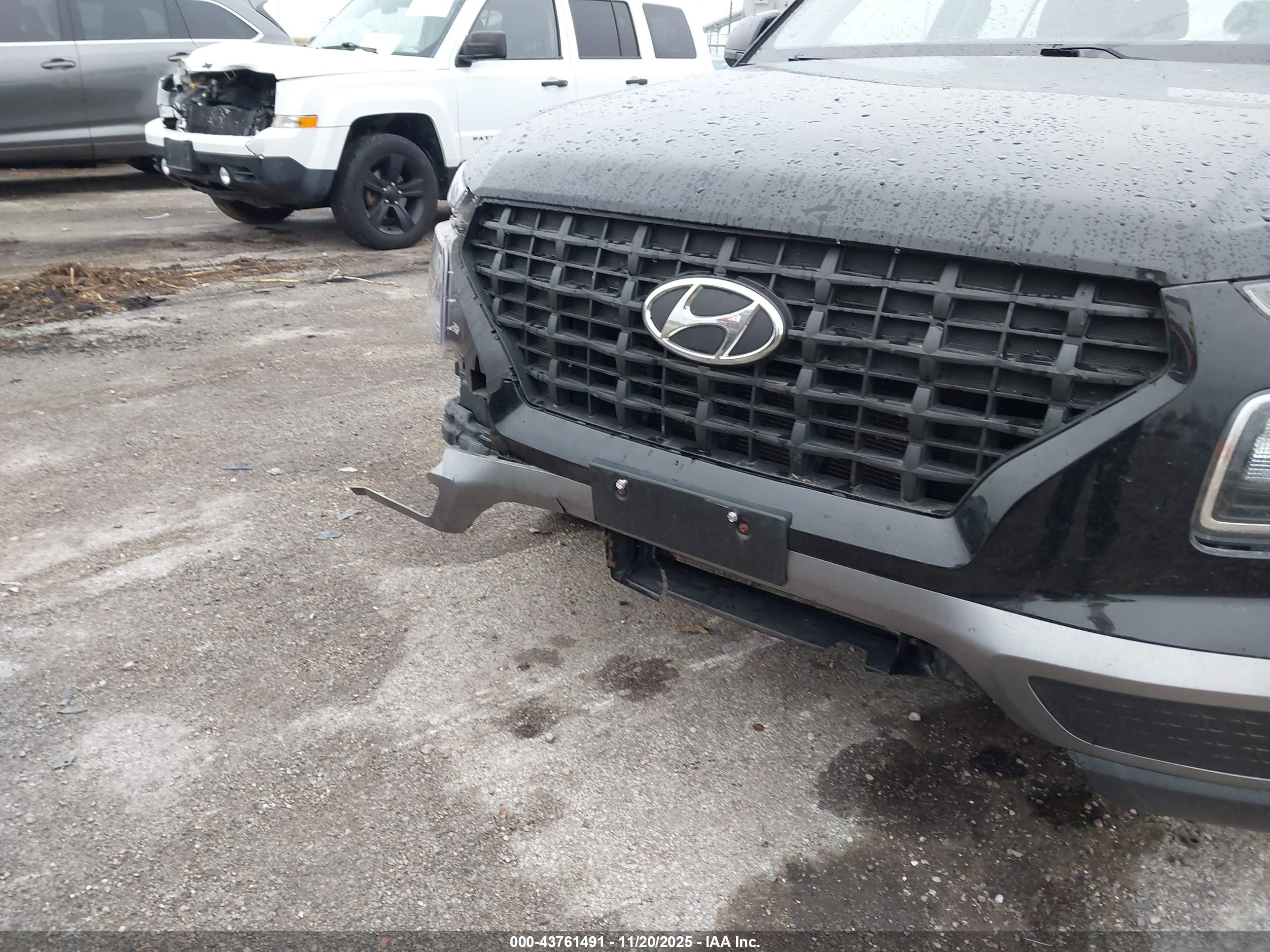HYUNDAI VENUE image 6