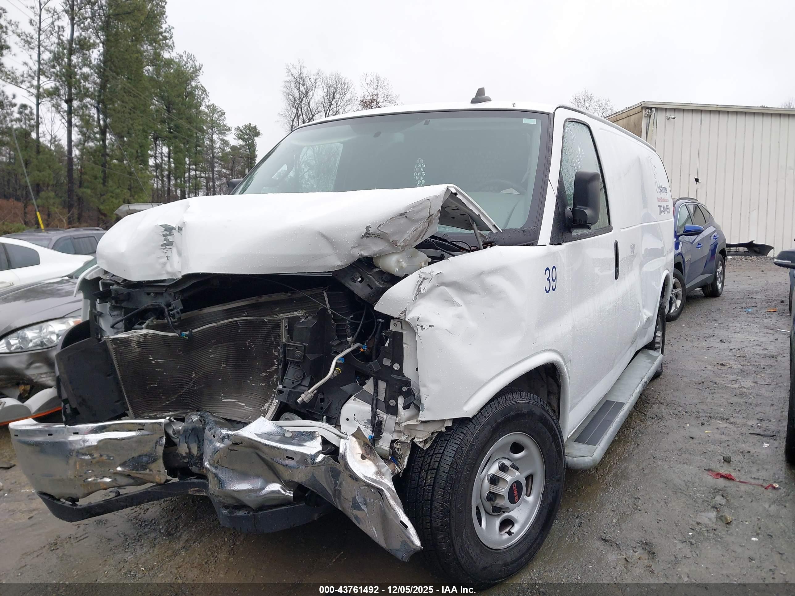 GMC SAVANA image 2