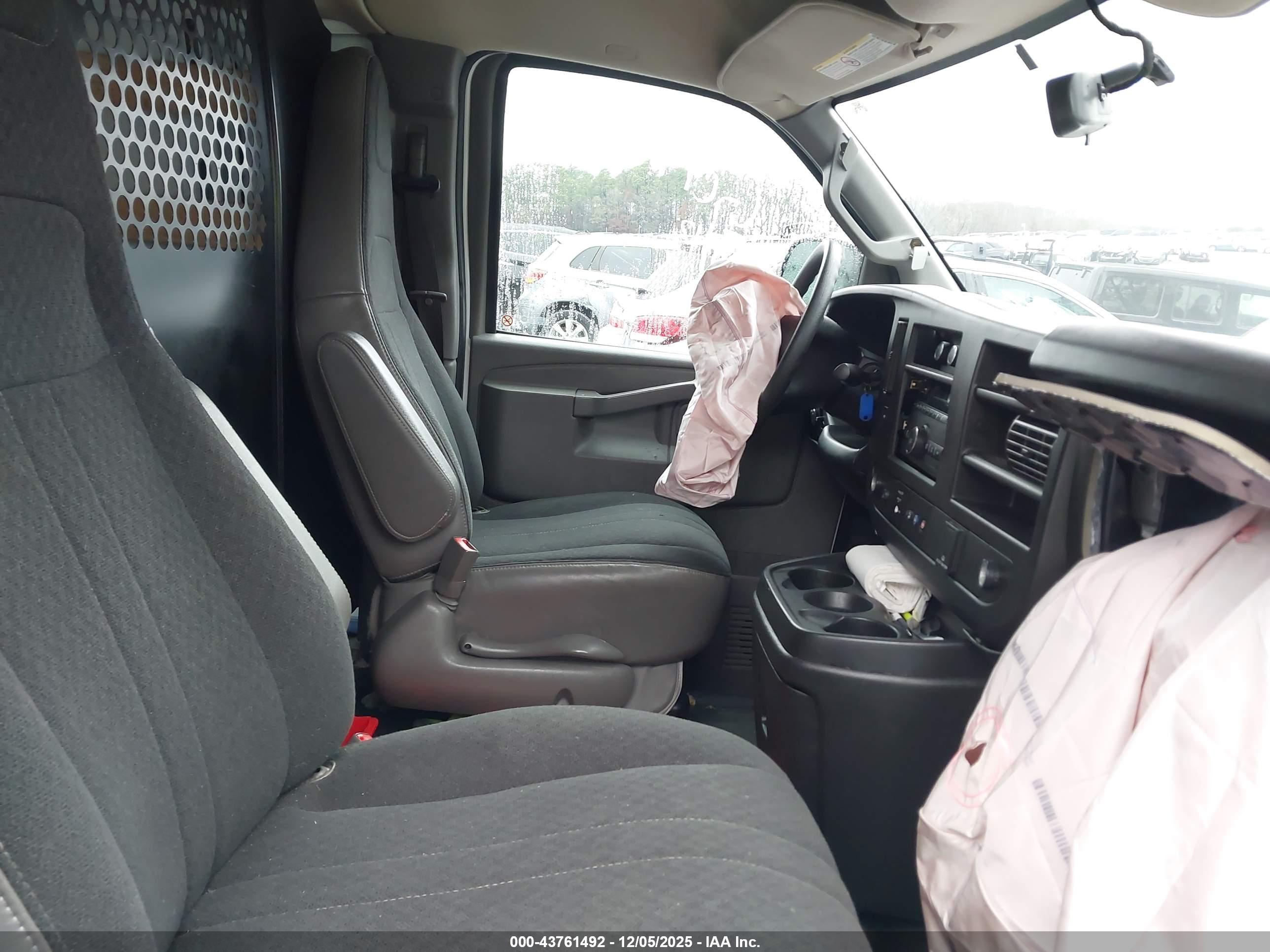 GMC SAVANA image 5