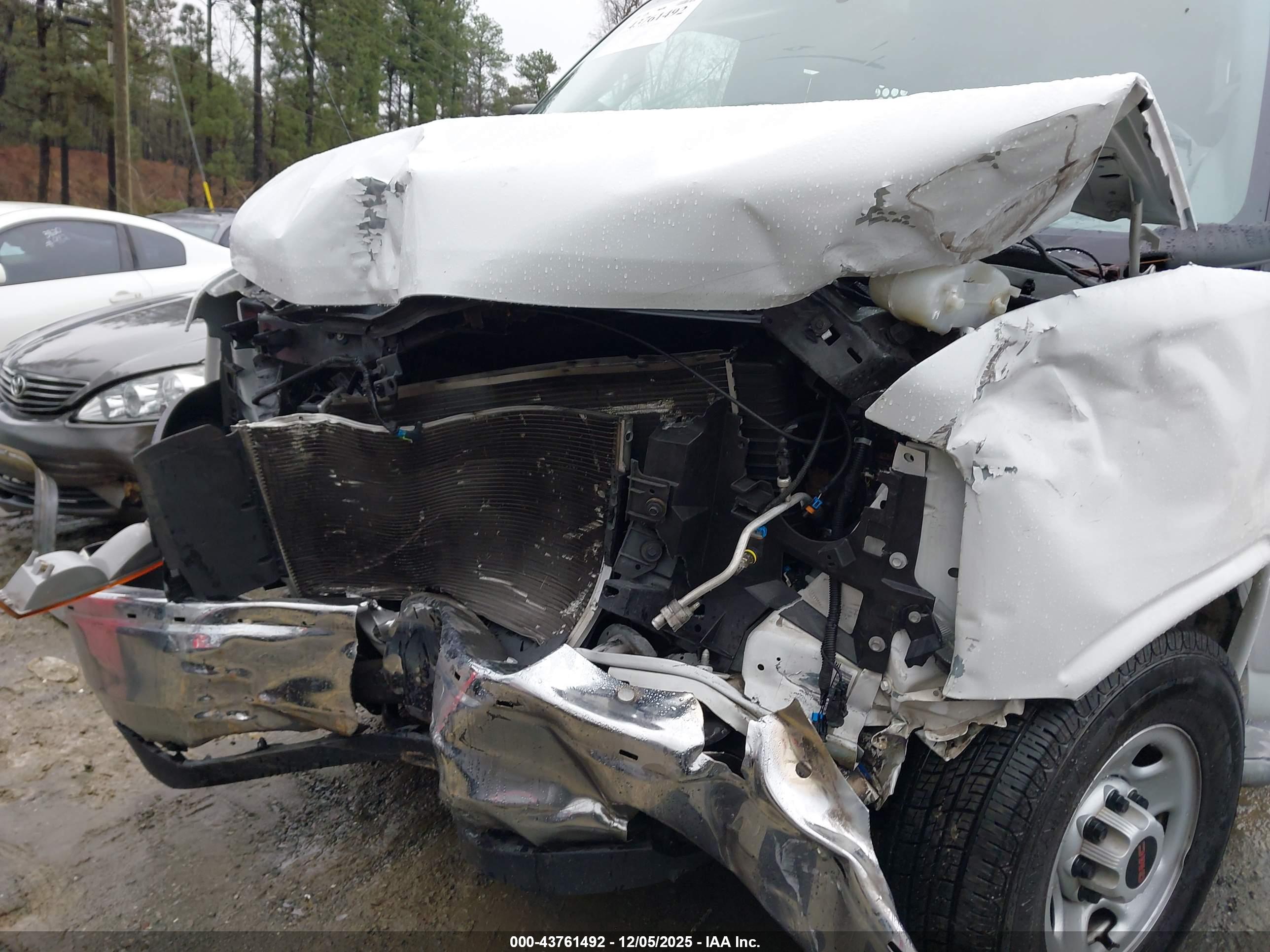 GMC SAVANA image 6