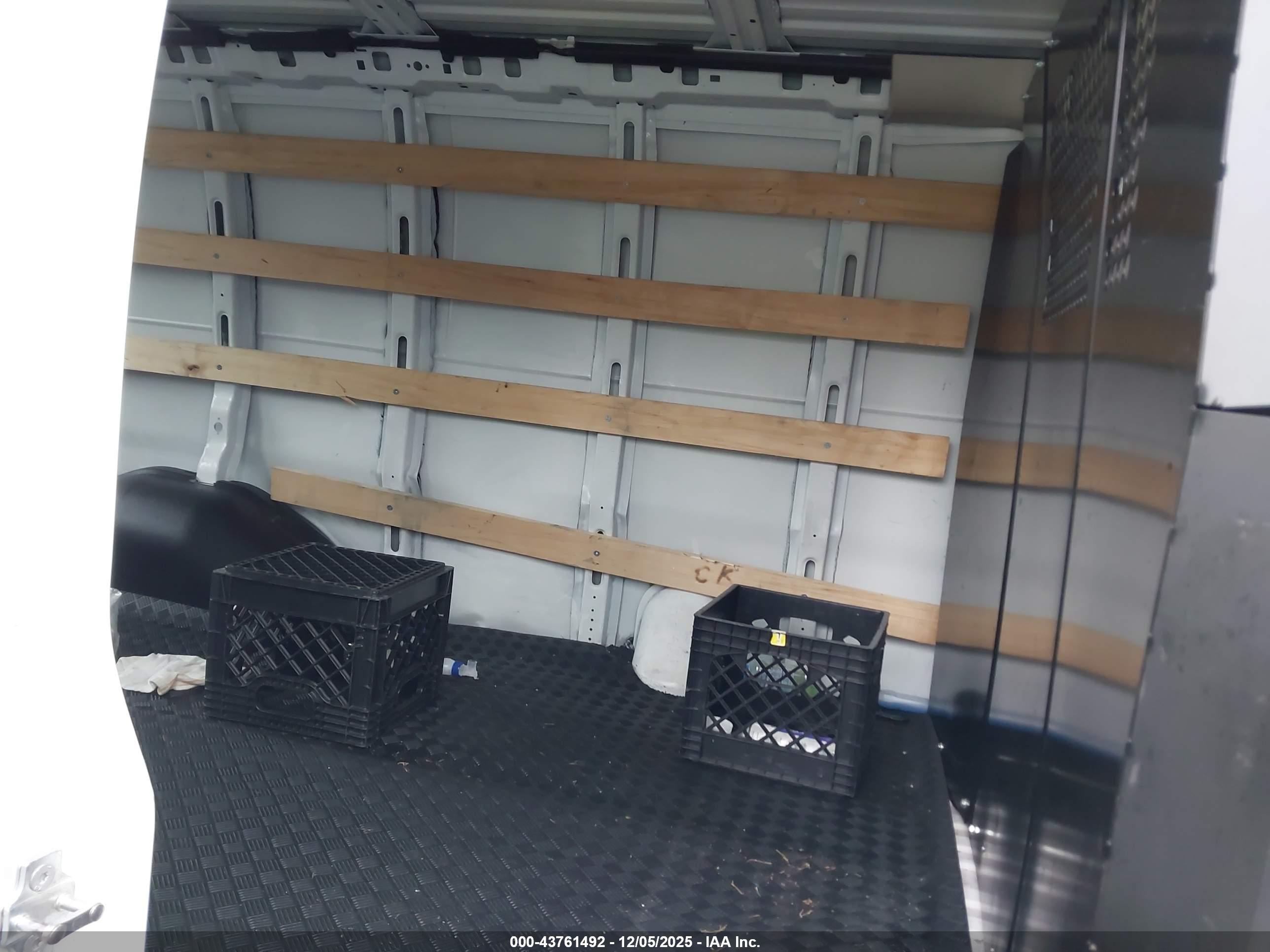 GMC SAVANA image 8