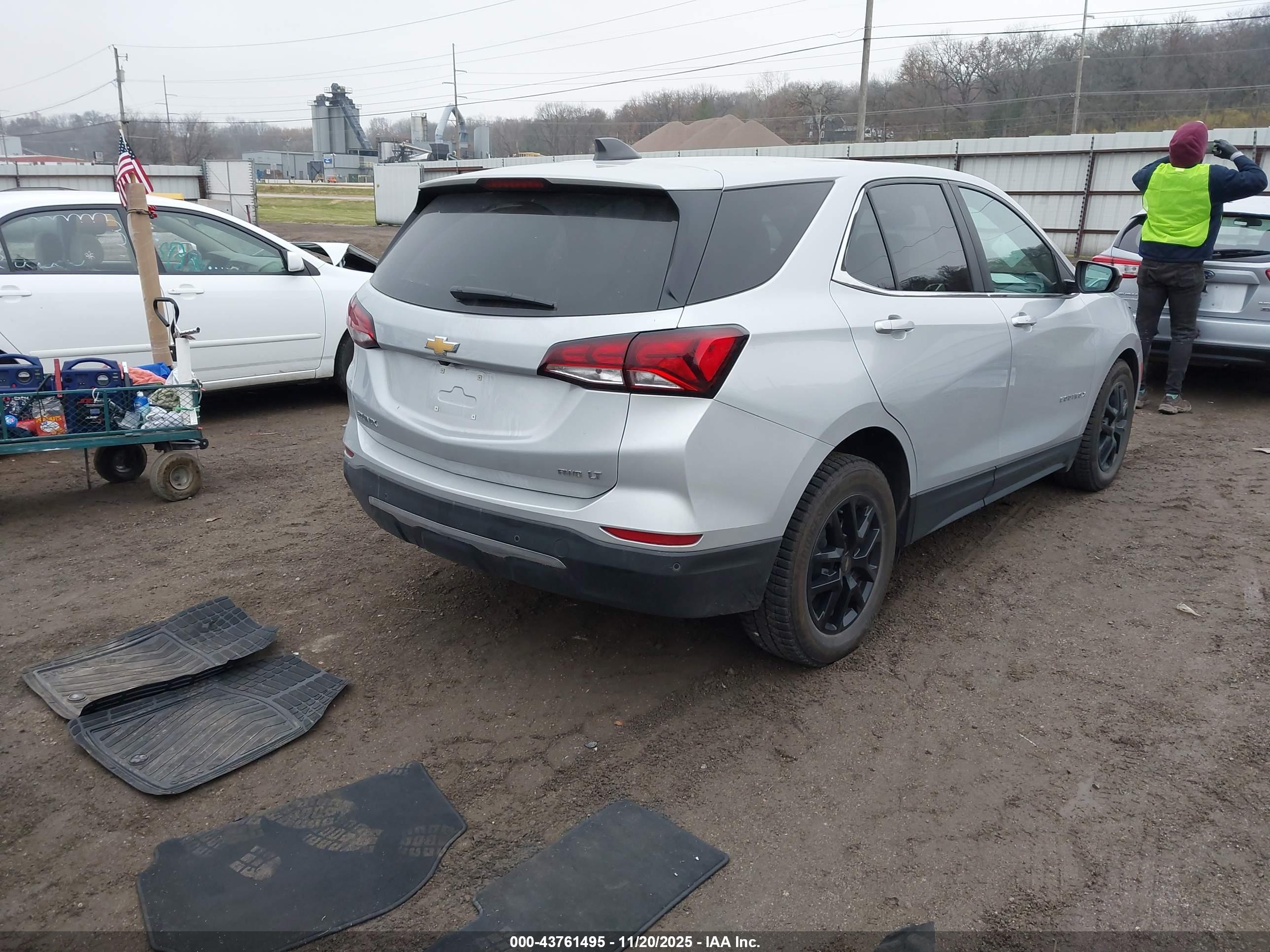 CHEVROLET EQUINOX image 4