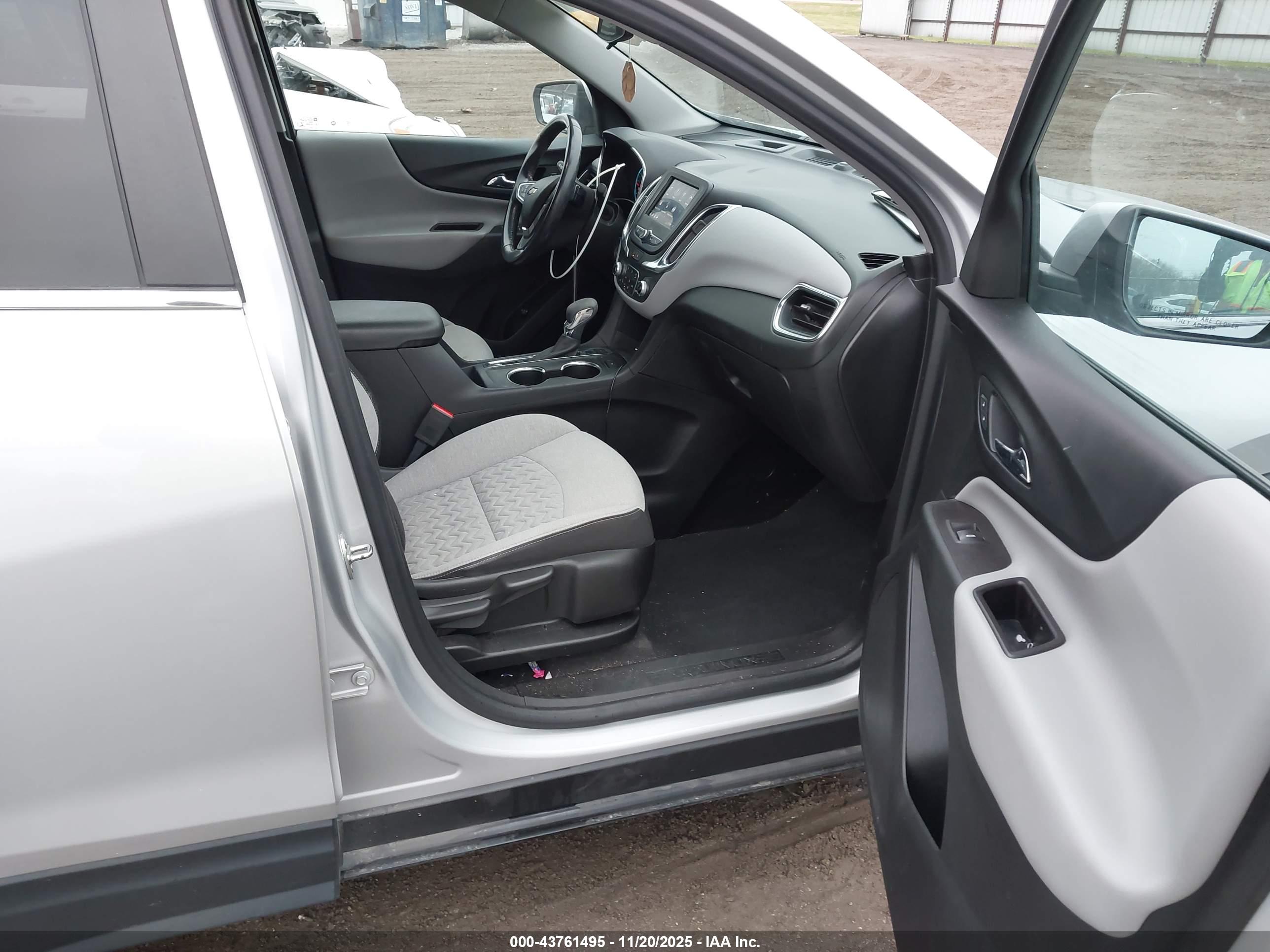 CHEVROLET EQUINOX image 5