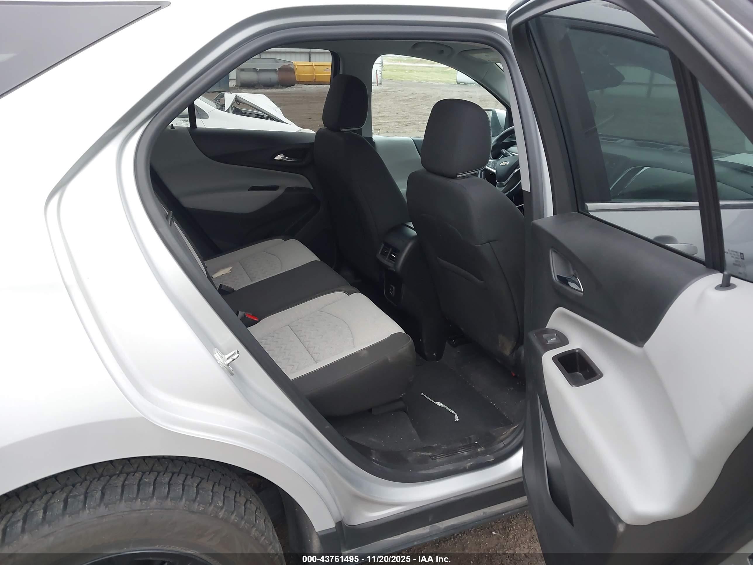 CHEVROLET EQUINOX image 8