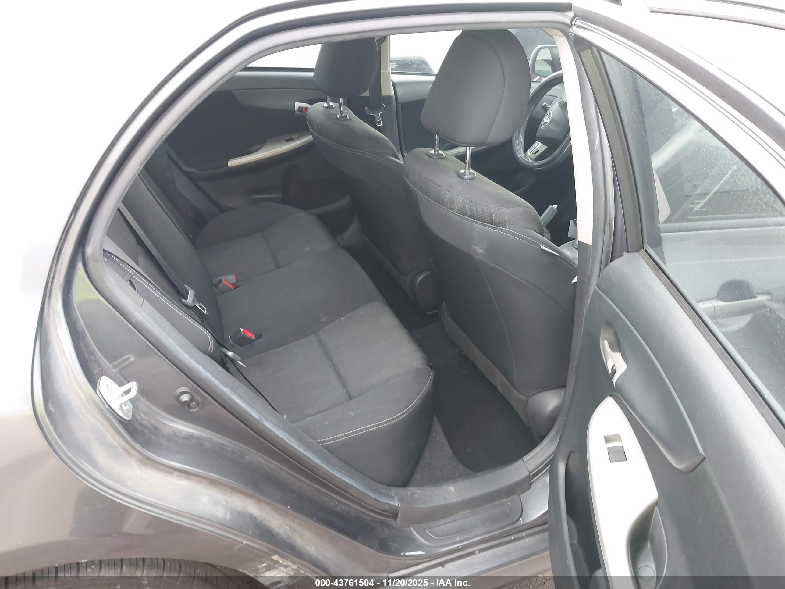 TOYOTA COROLLA image 8