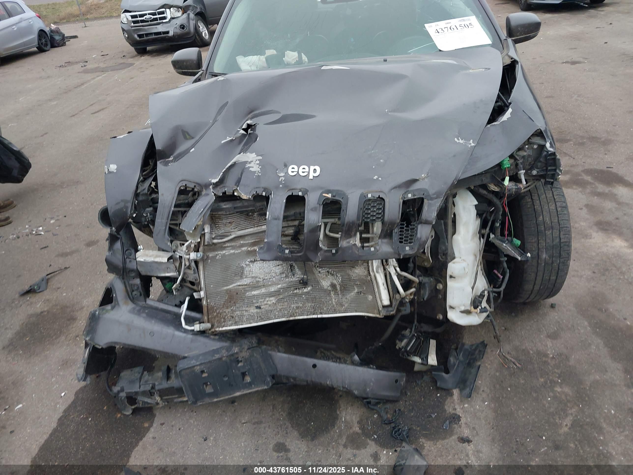 JEEP CHEROKEE image 6