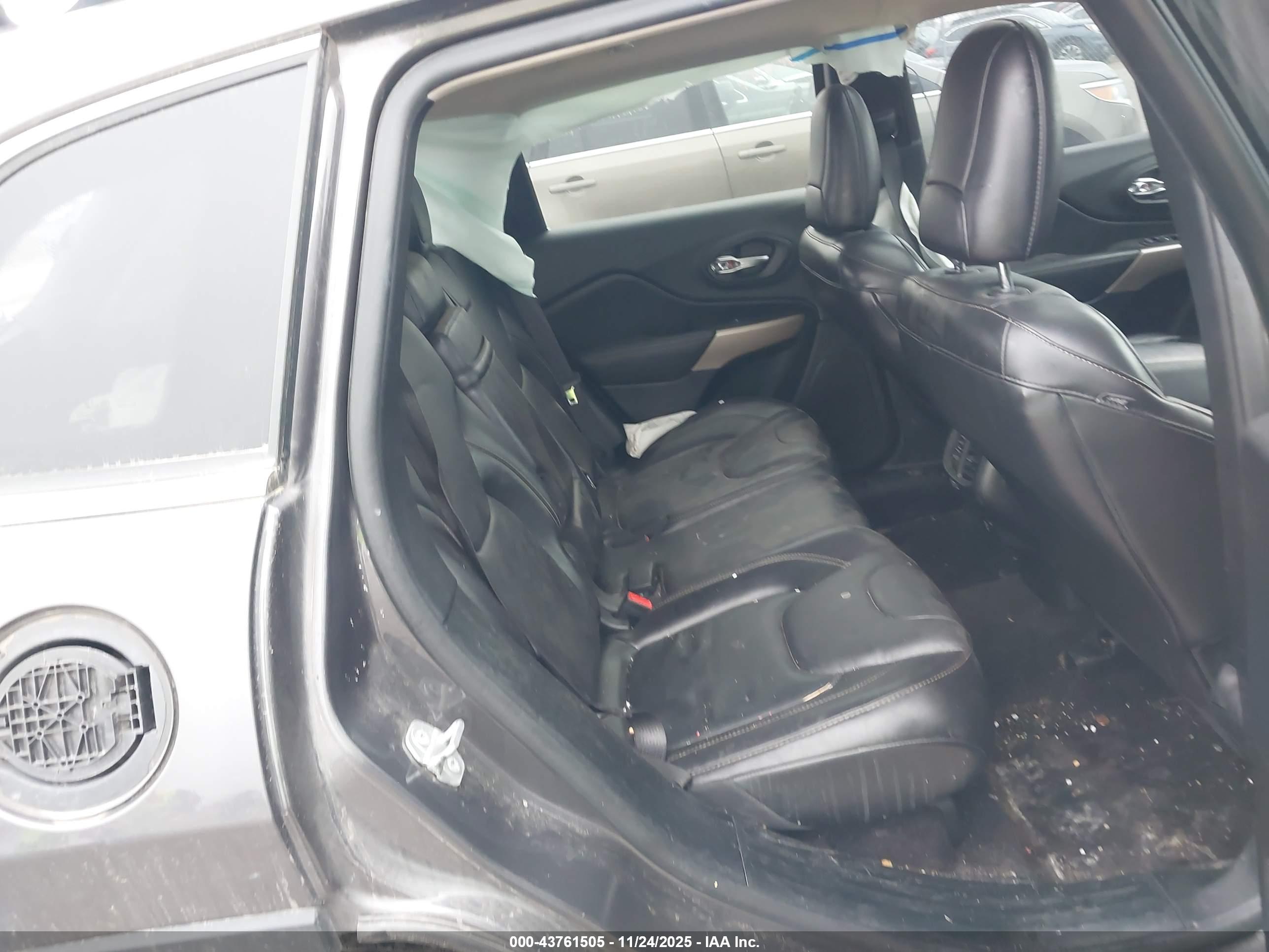 JEEP CHEROKEE image 8