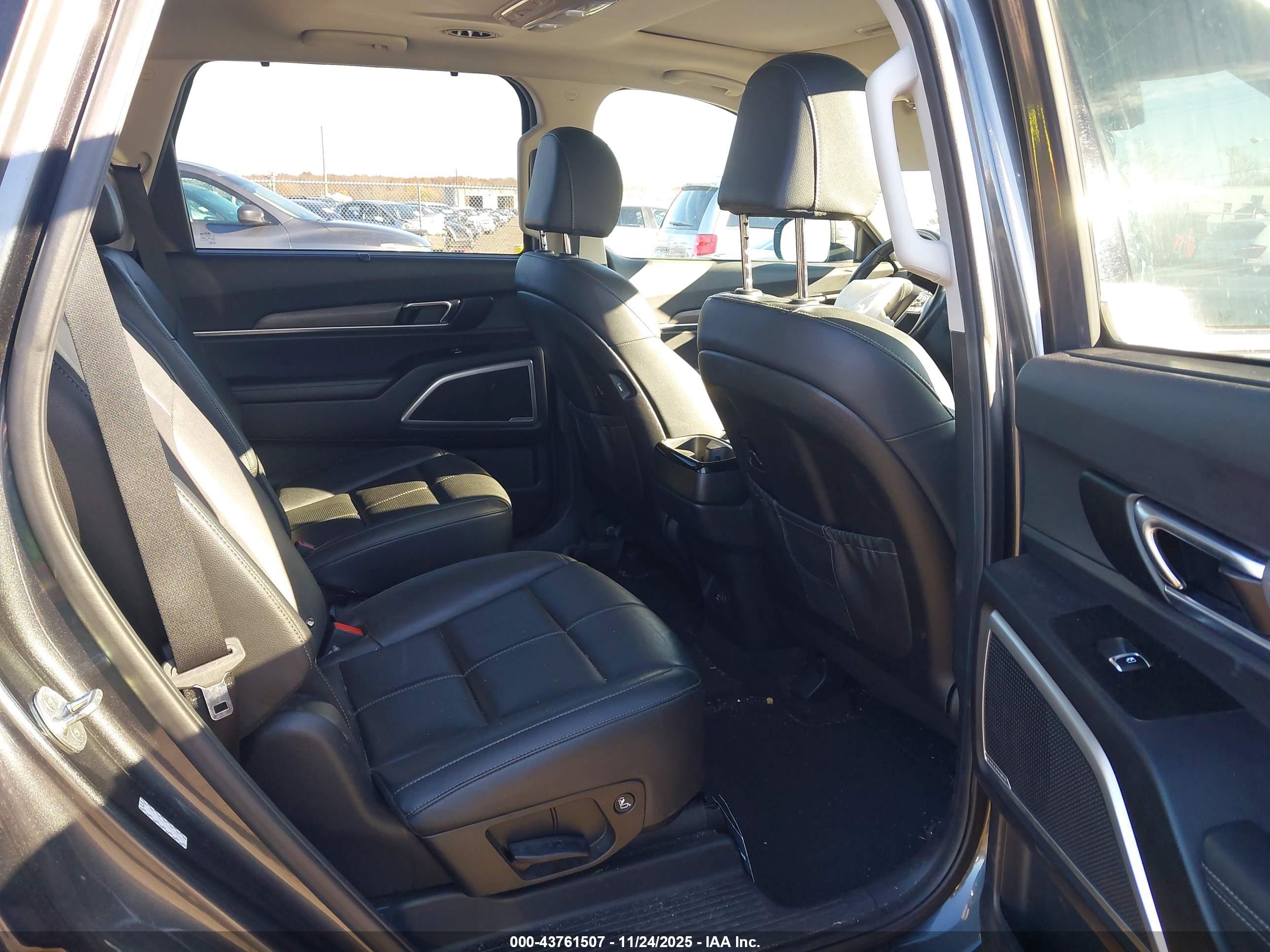 KIA TELLURIDE image 8