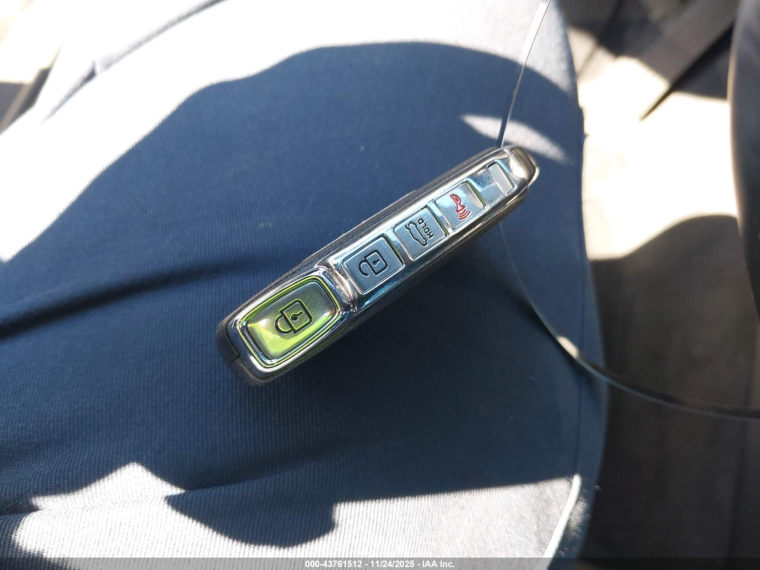 KIA K5 image 11