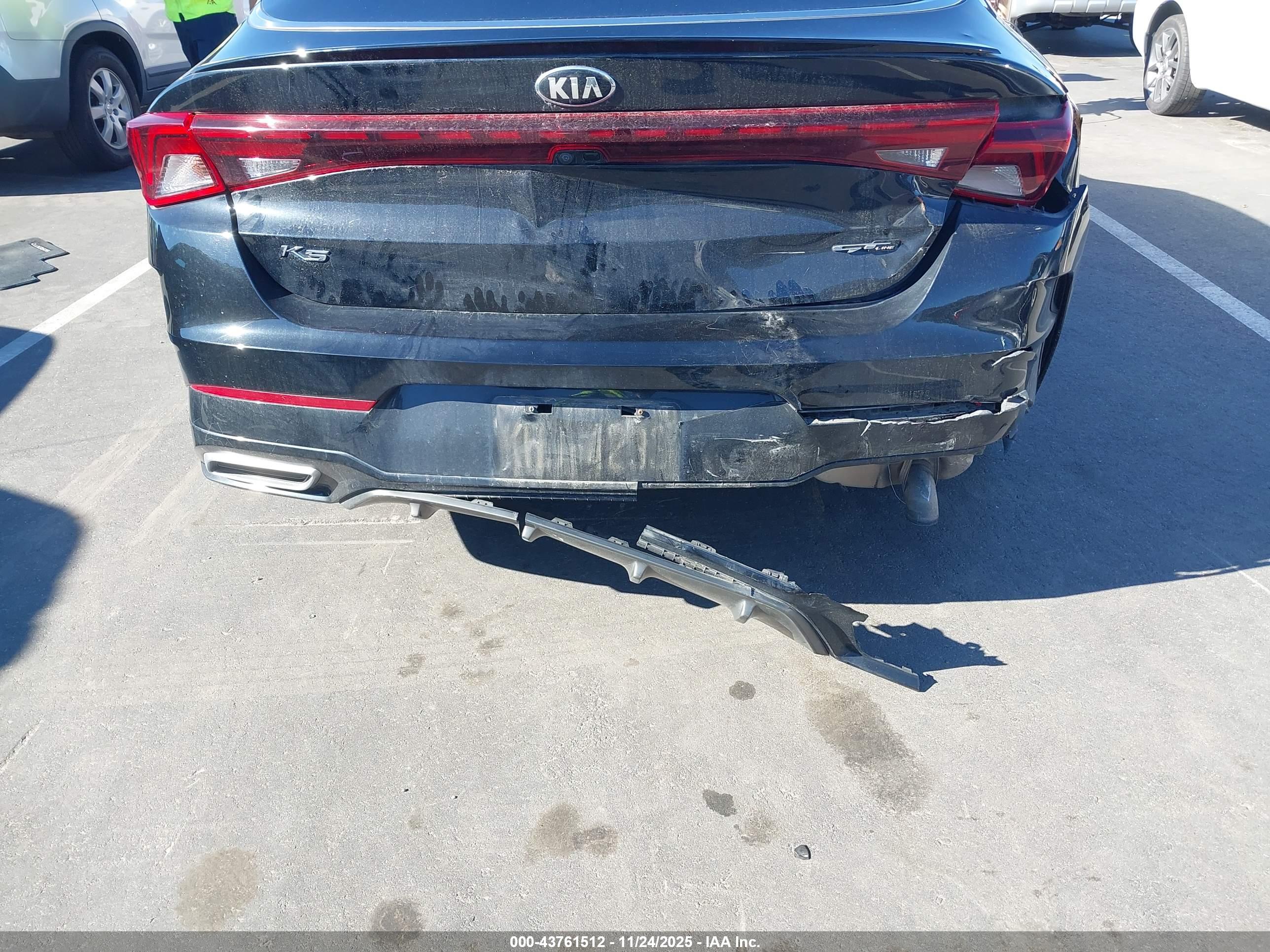 KIA K5 image 6