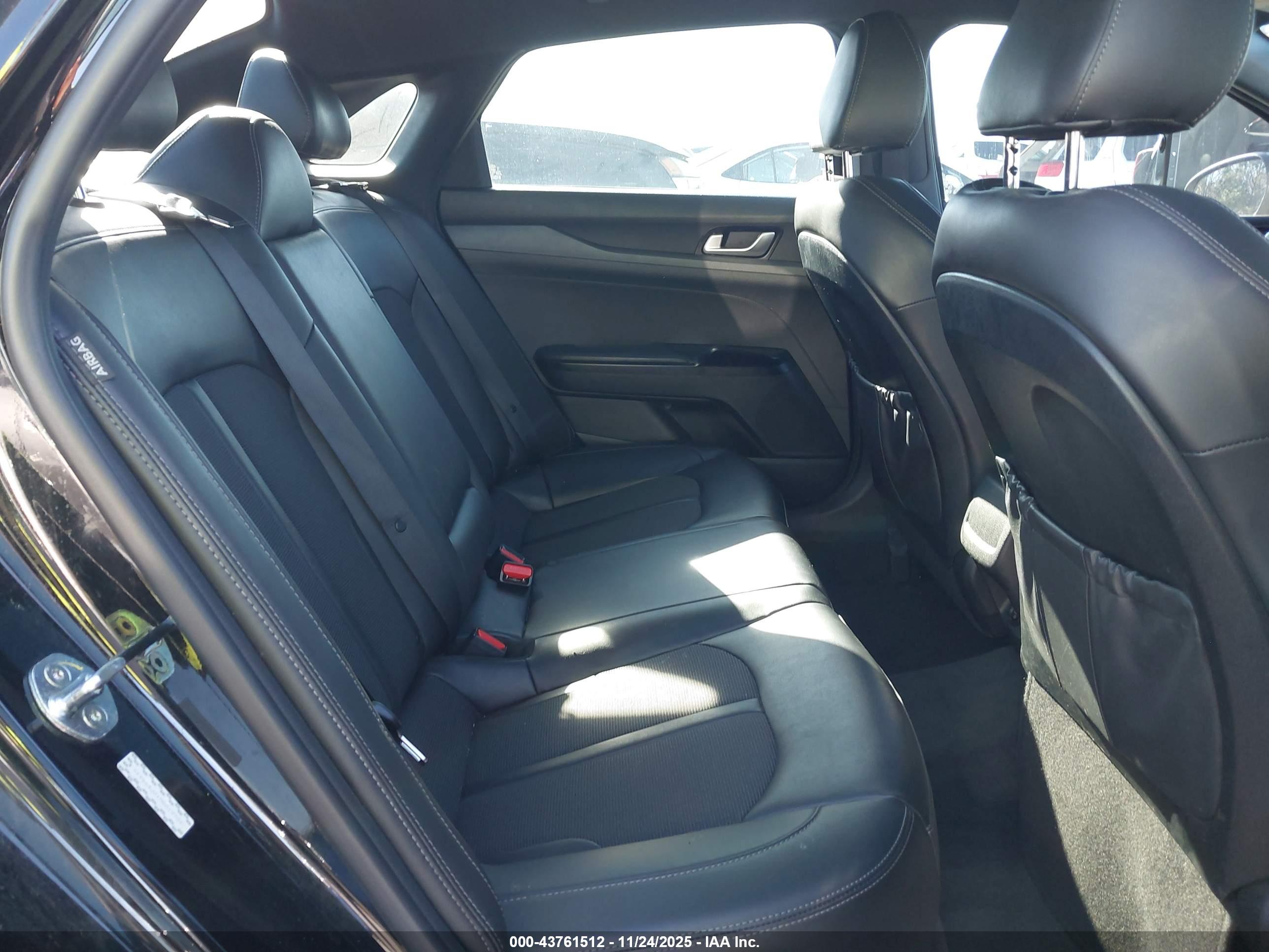 KIA K5 image 8