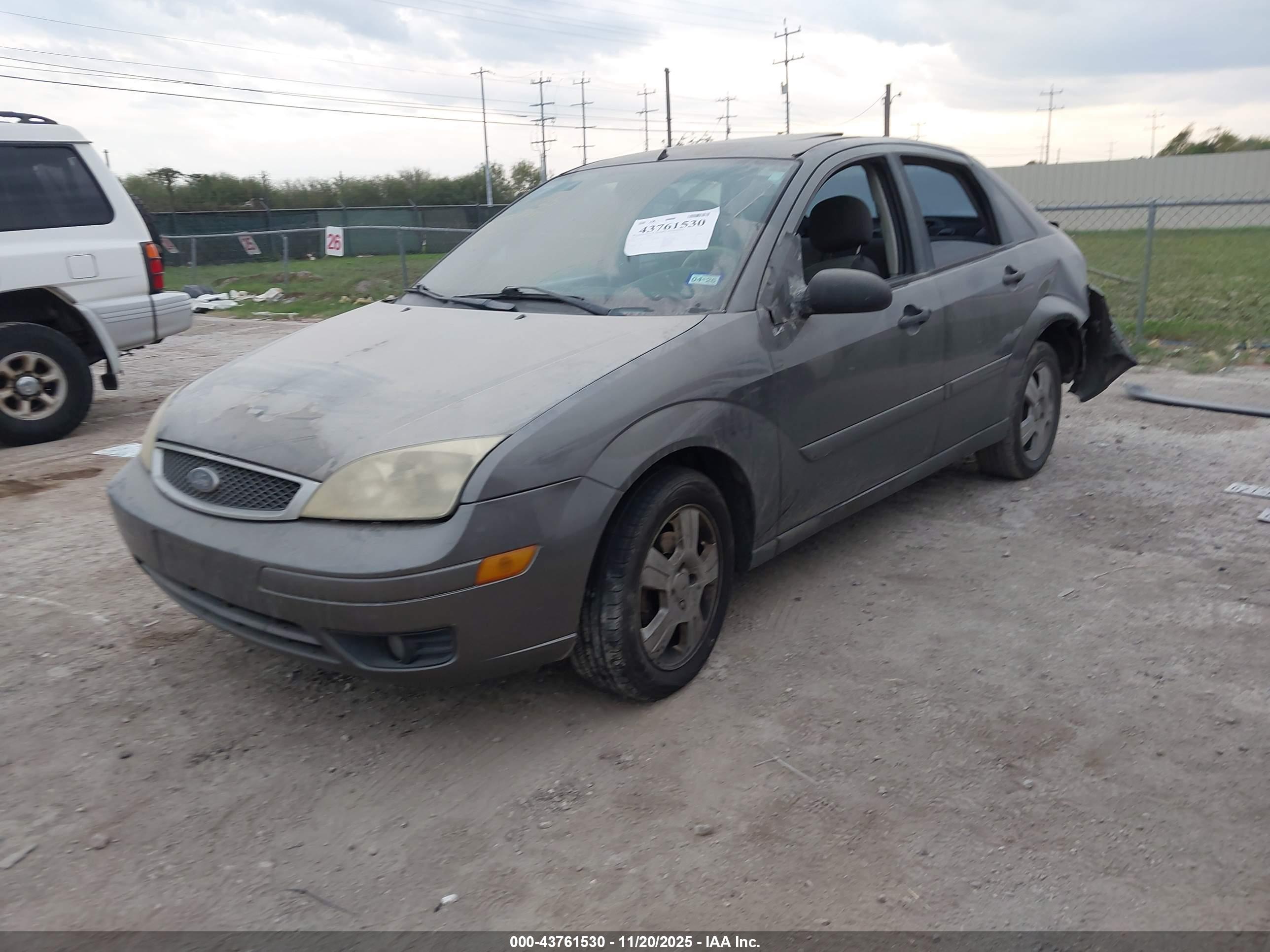 FORD FOCUS image 2