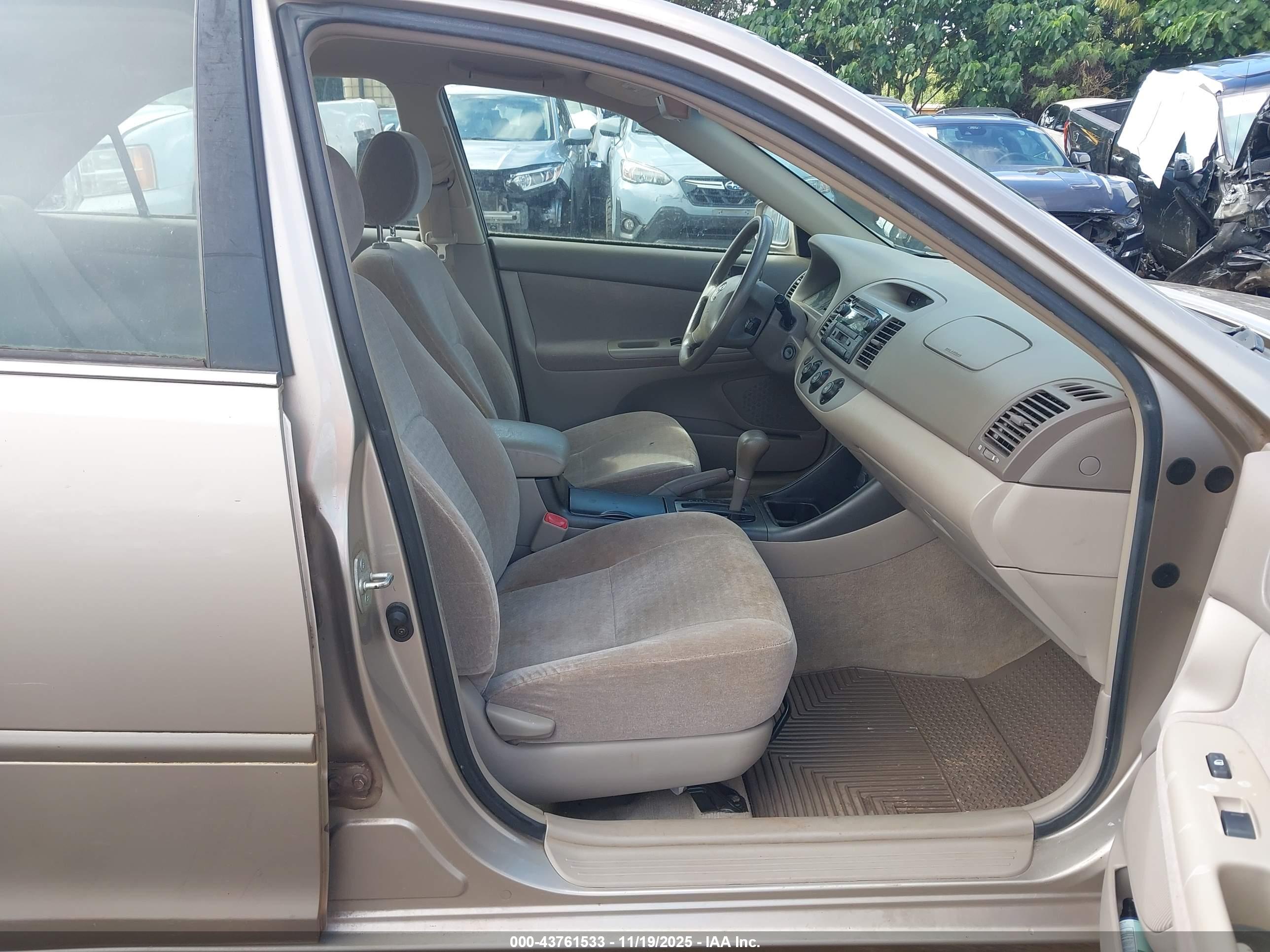 TOYOTA CAMRY image 5