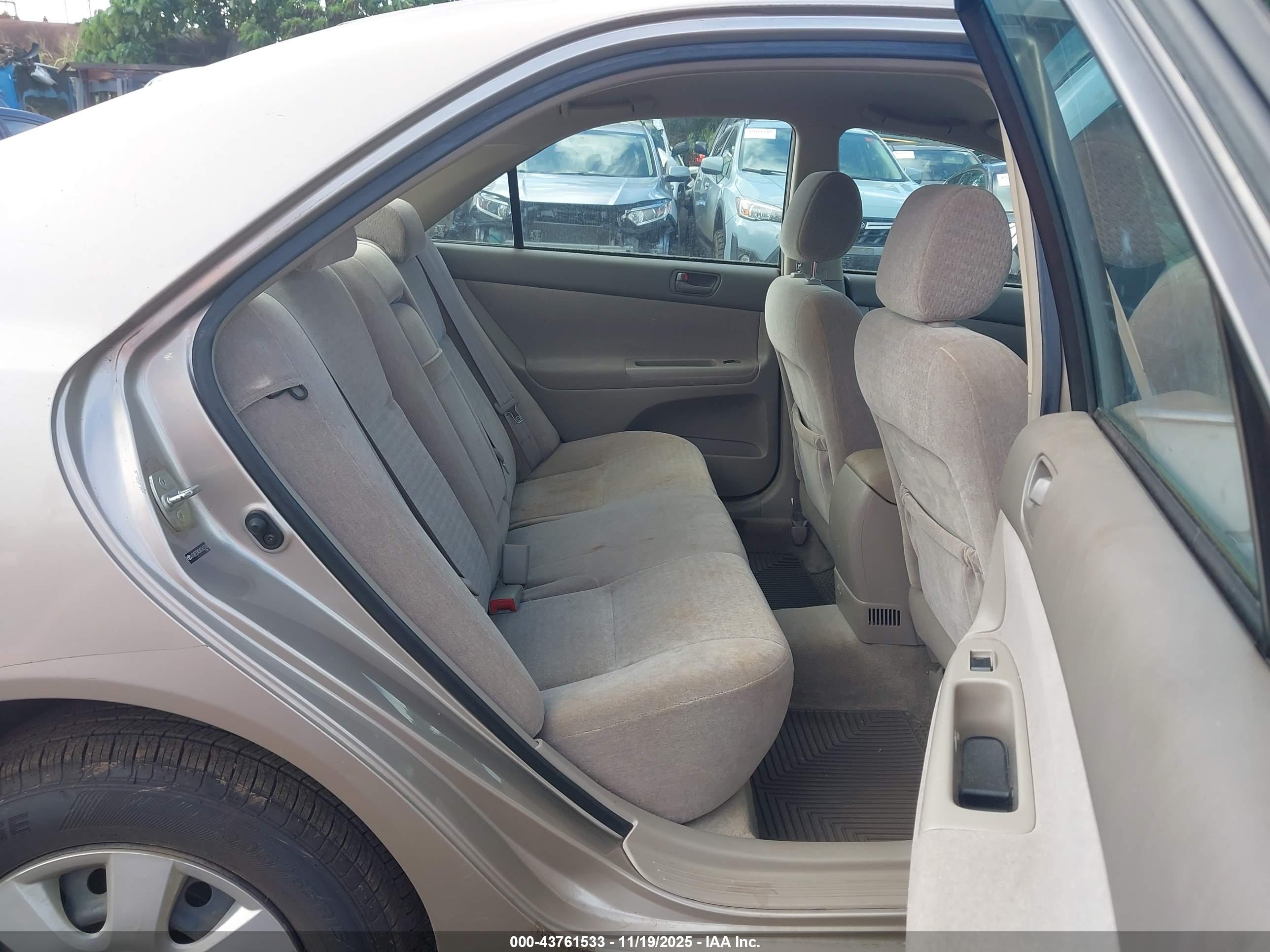 TOYOTA CAMRY image 8
