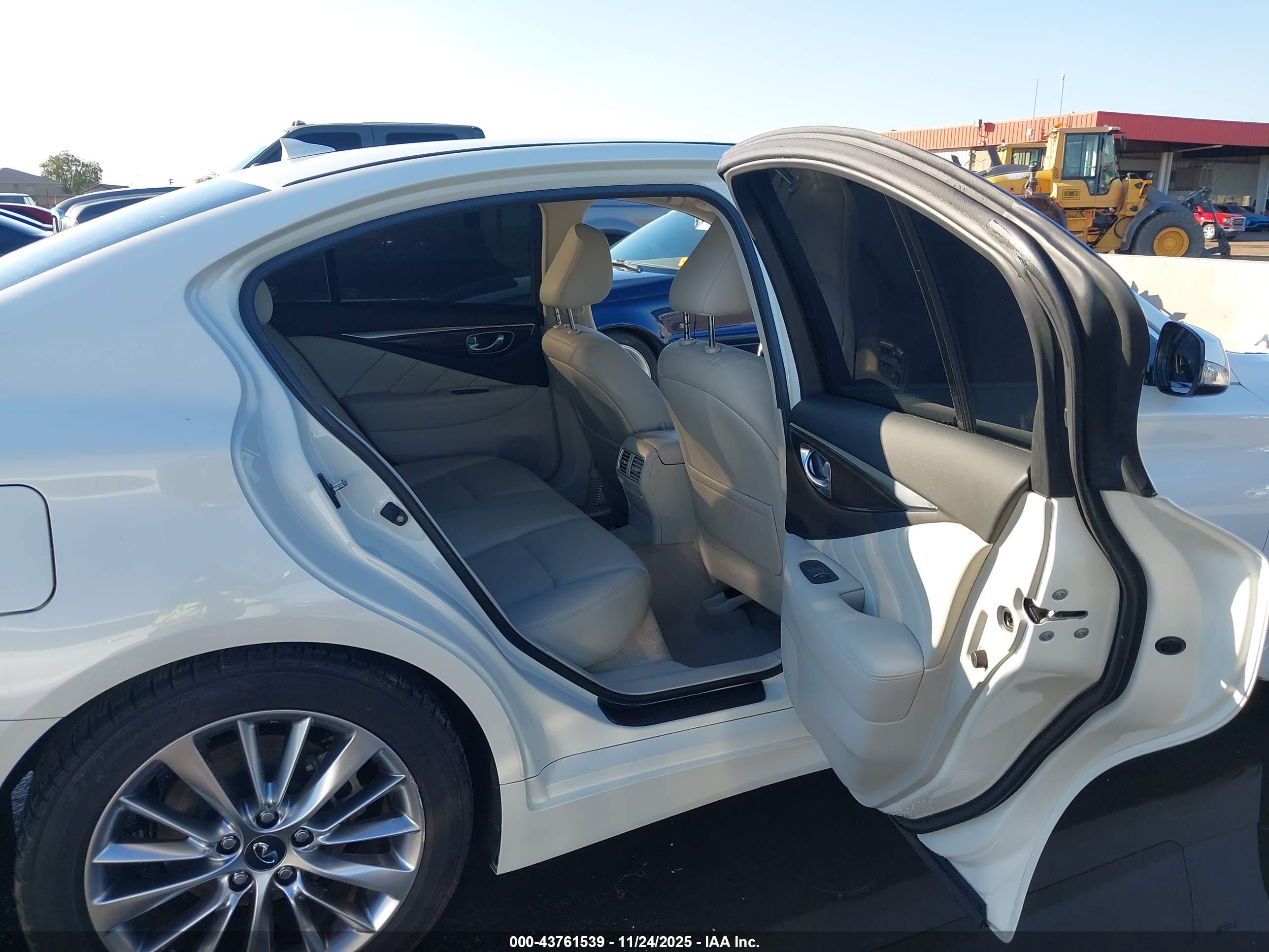 INFINITI Q50 image 8