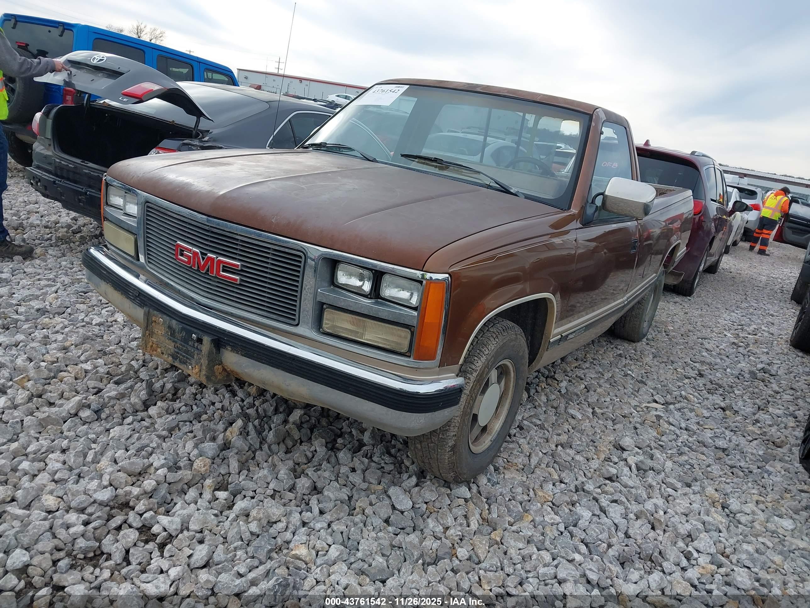 GMC SIERRA image 2