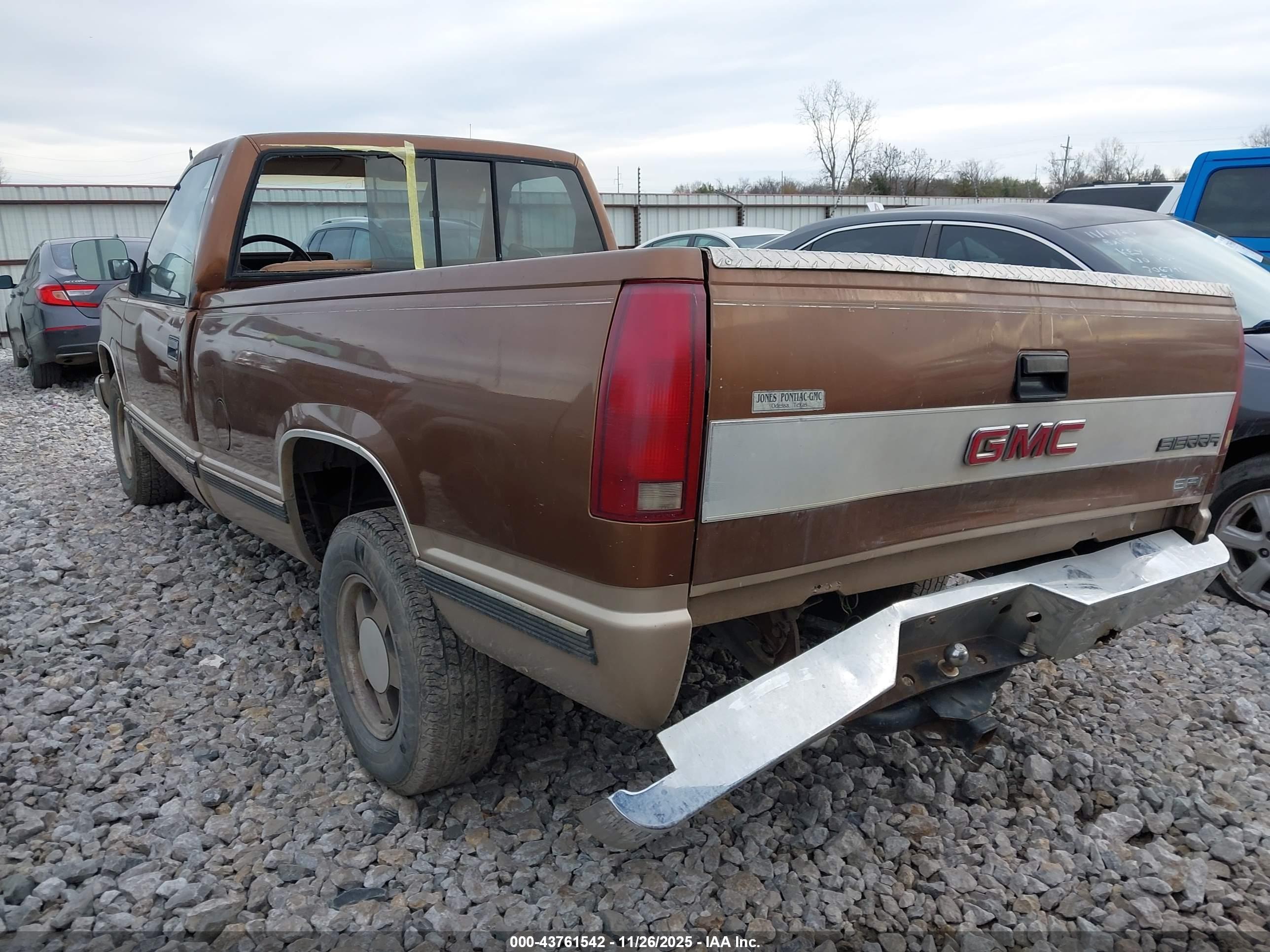 GMC SIERRA image 3