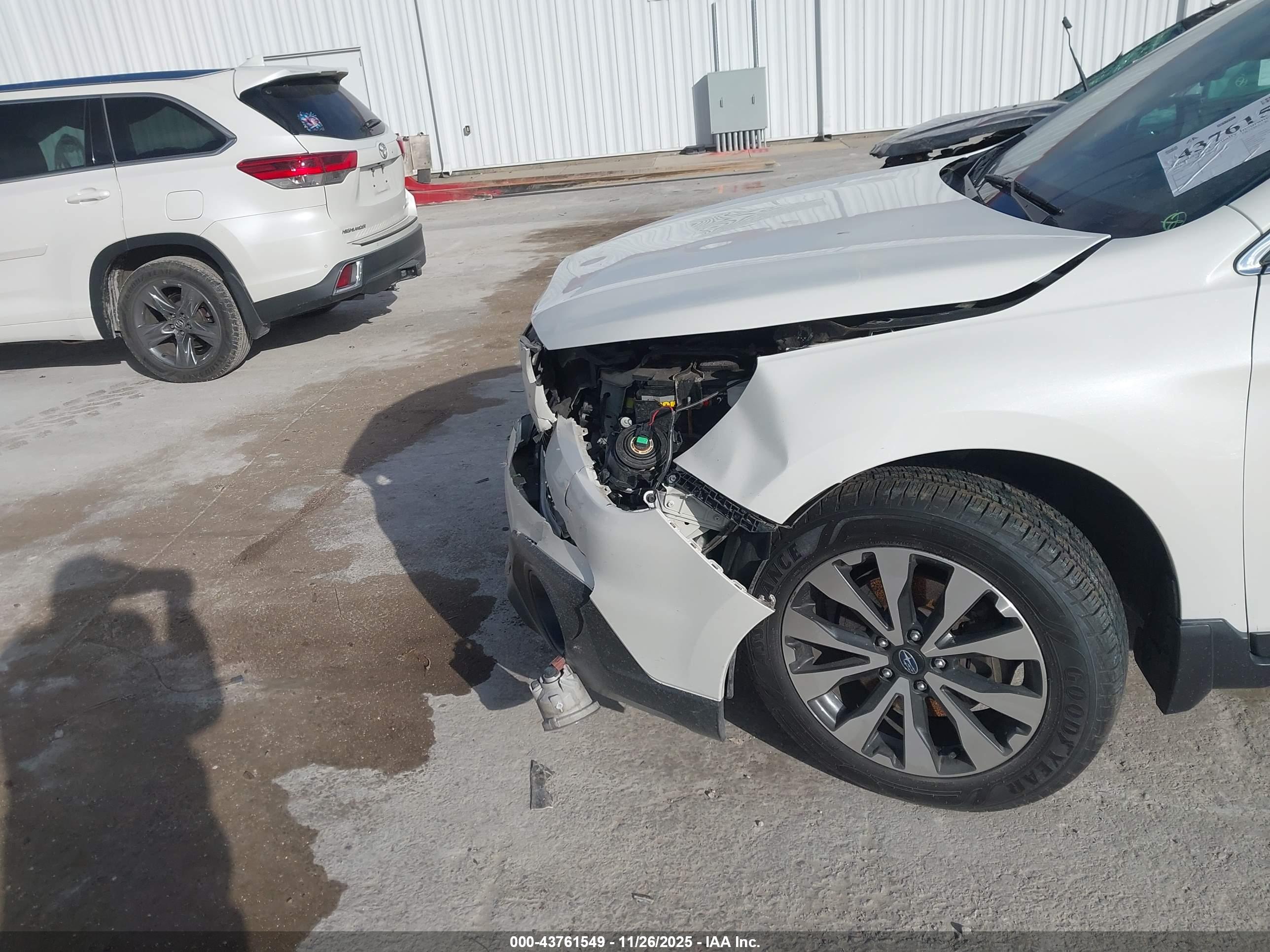 SUBARU OUTBACK image 6