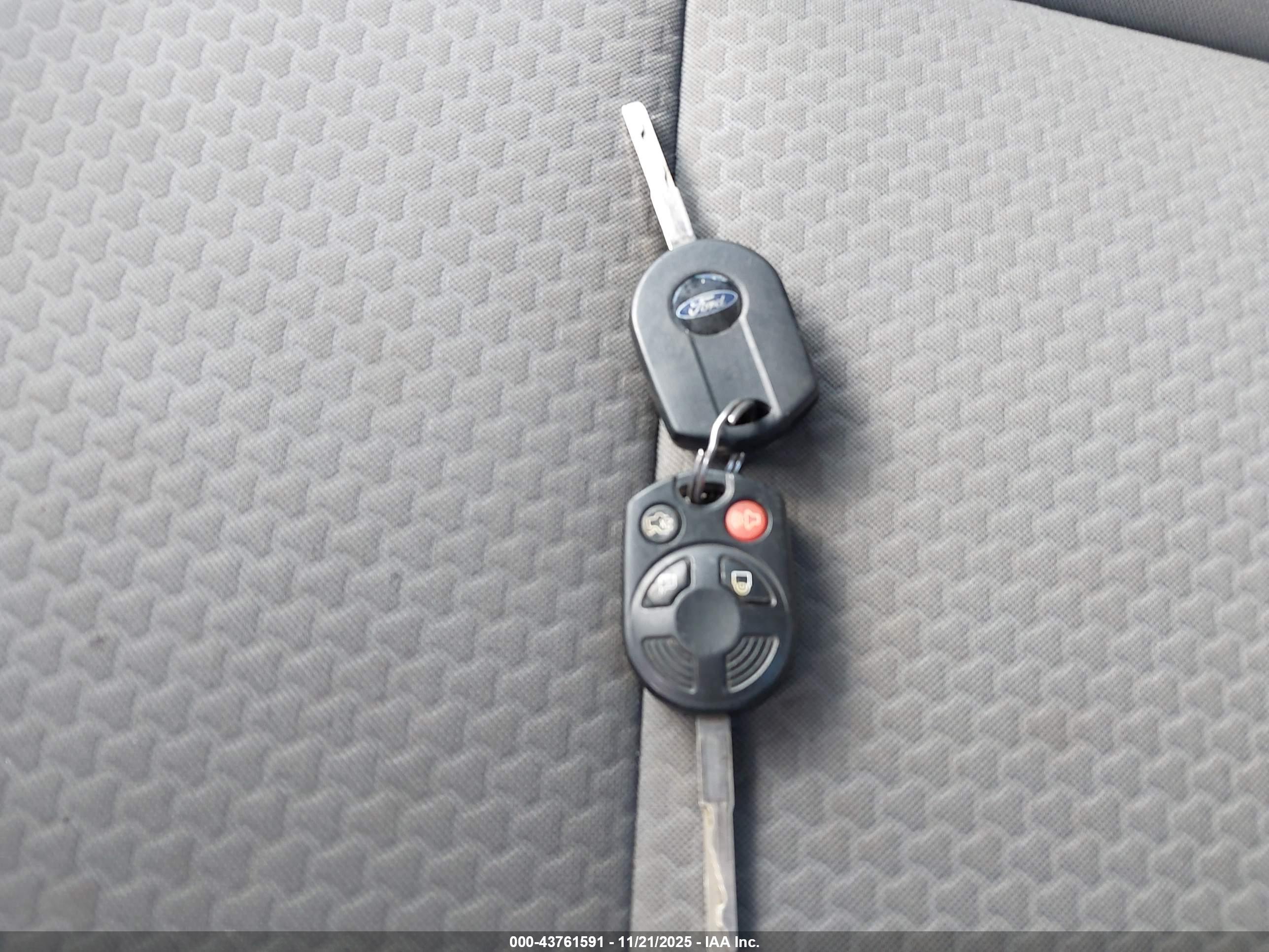 FORD C-MAX image 11
