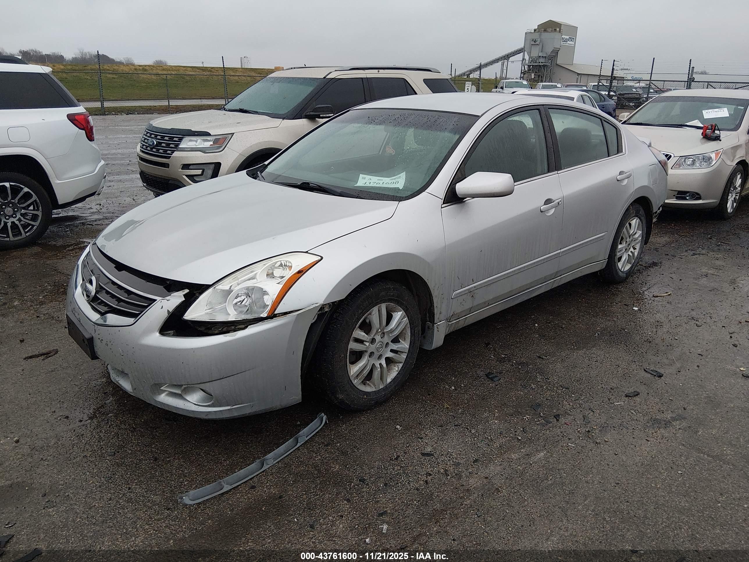 NISSAN ALTIMA image 2