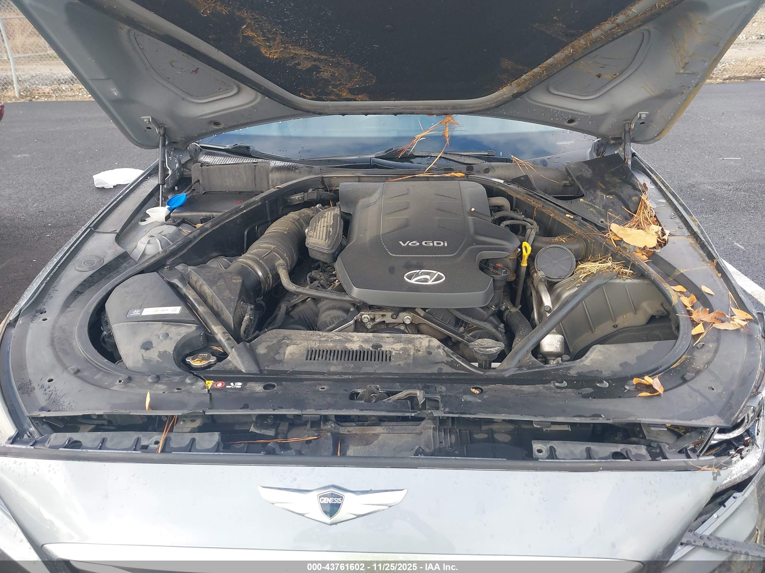 HYUNDAI GENESIS image 10