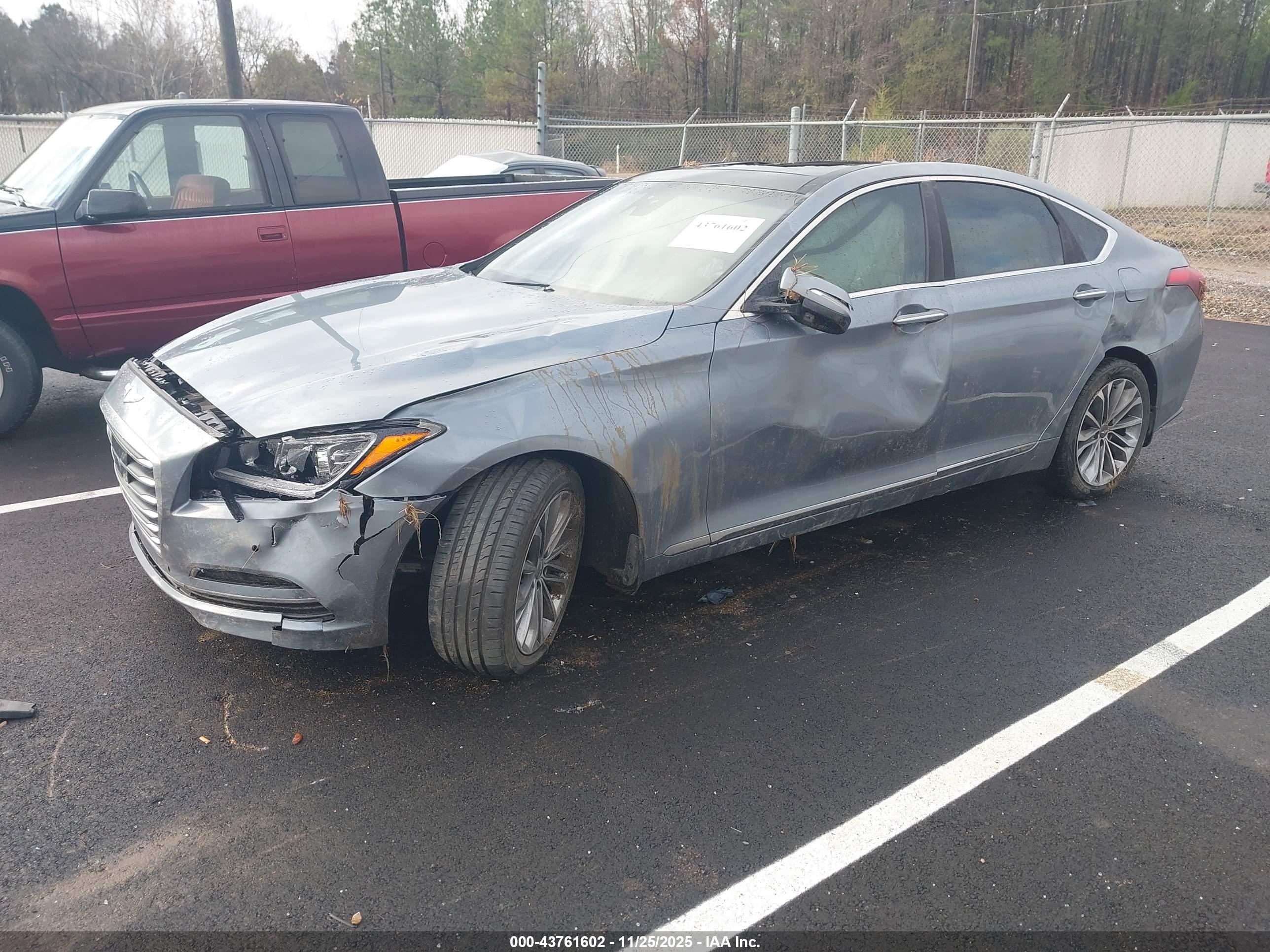 HYUNDAI GENESIS image 2