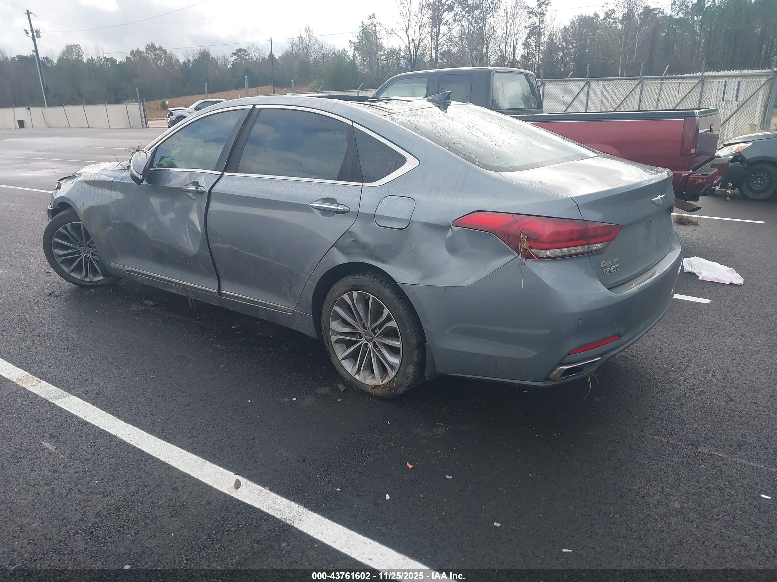 HYUNDAI GENESIS image 3