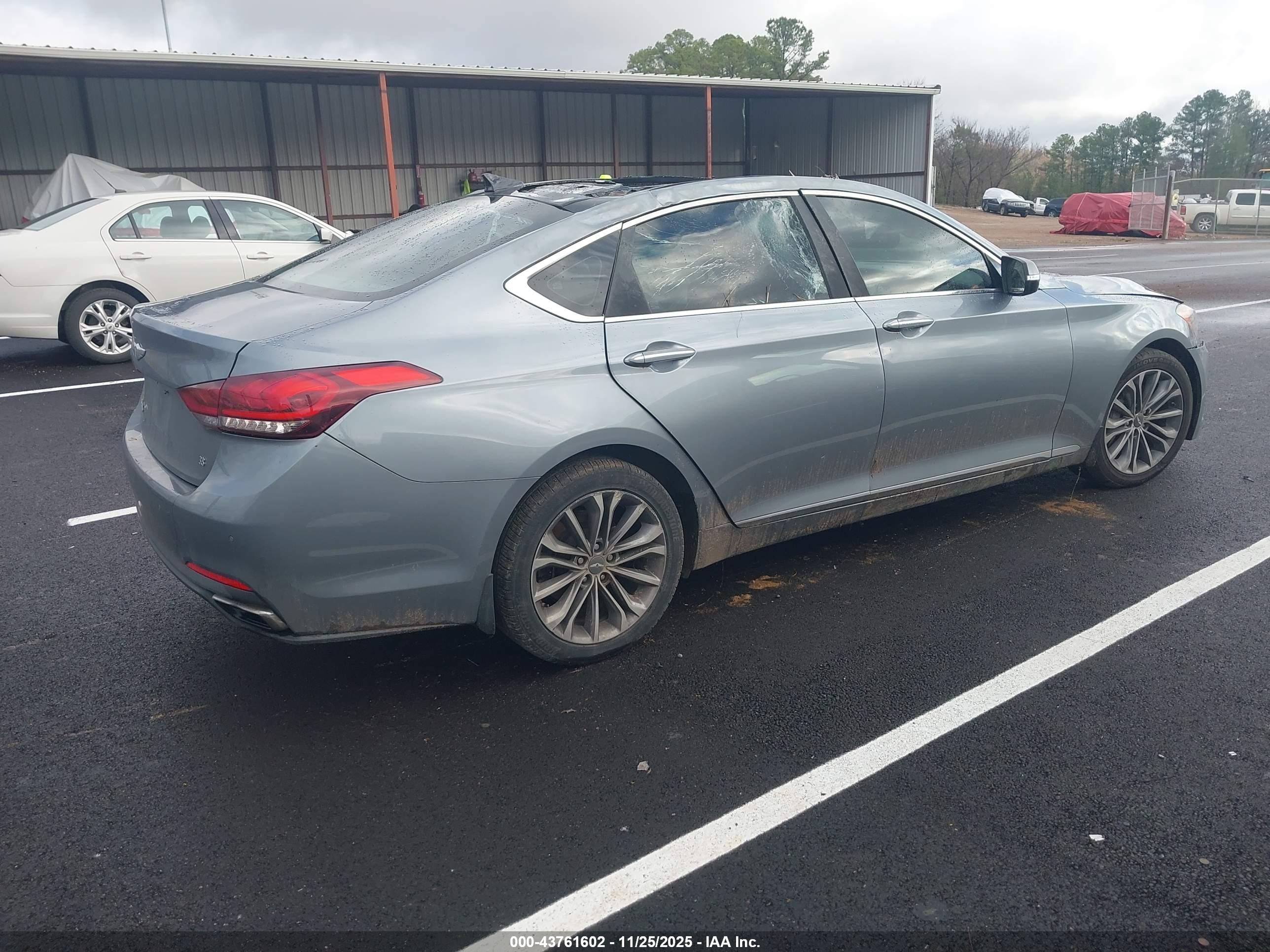 HYUNDAI GENESIS image 4