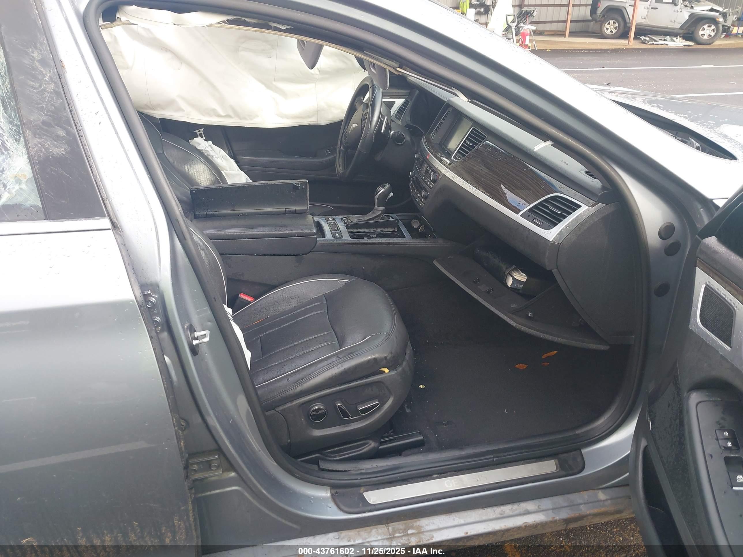 HYUNDAI GENESIS image 5
