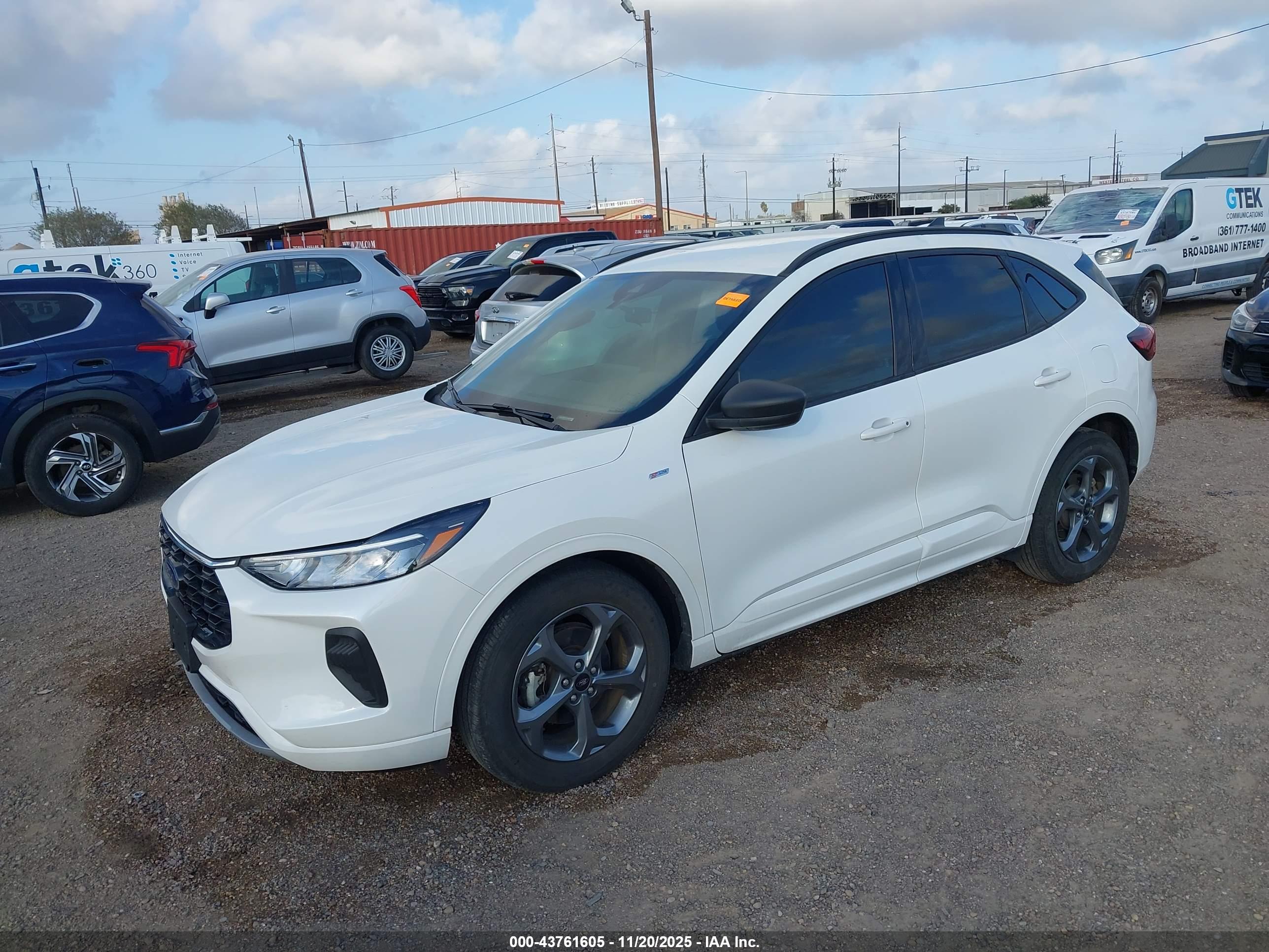 FORD ESCAPE image 2