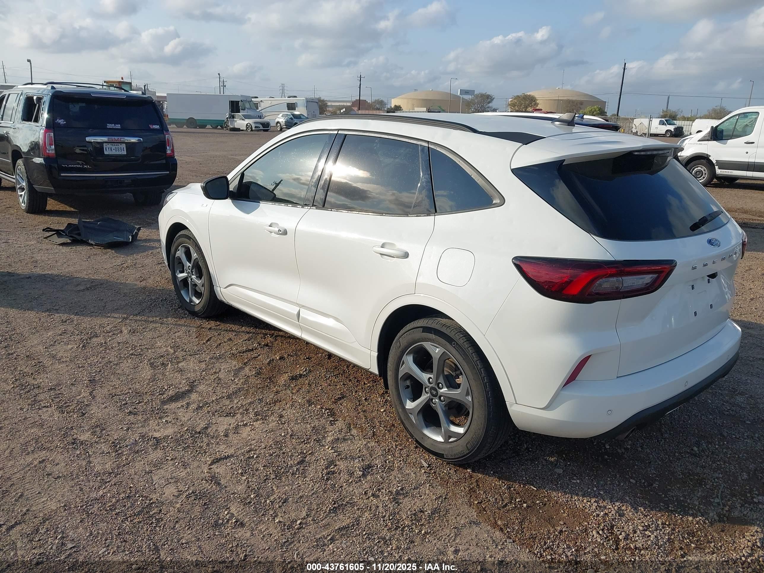 FORD ESCAPE image 3