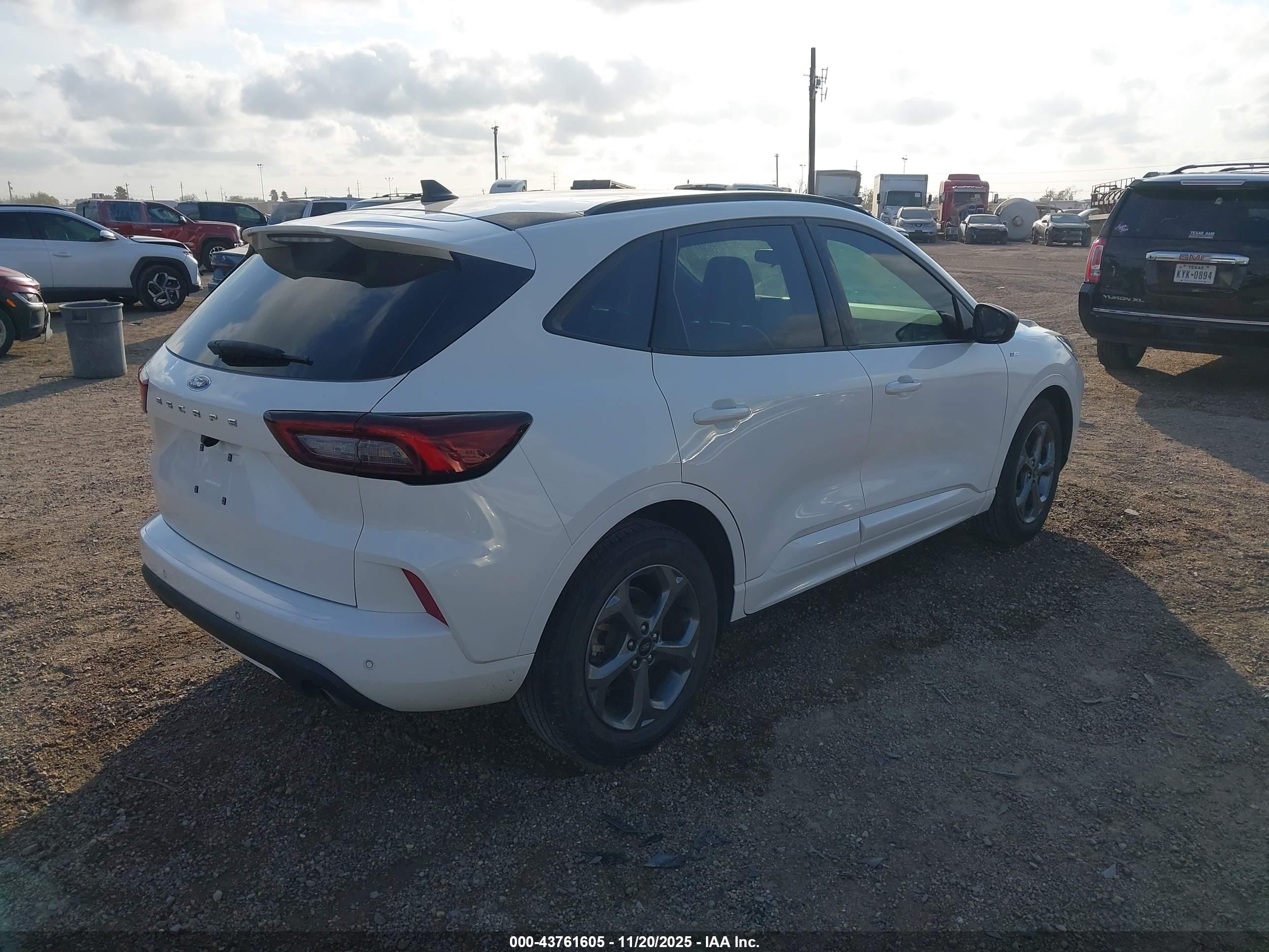 FORD ESCAPE image 4