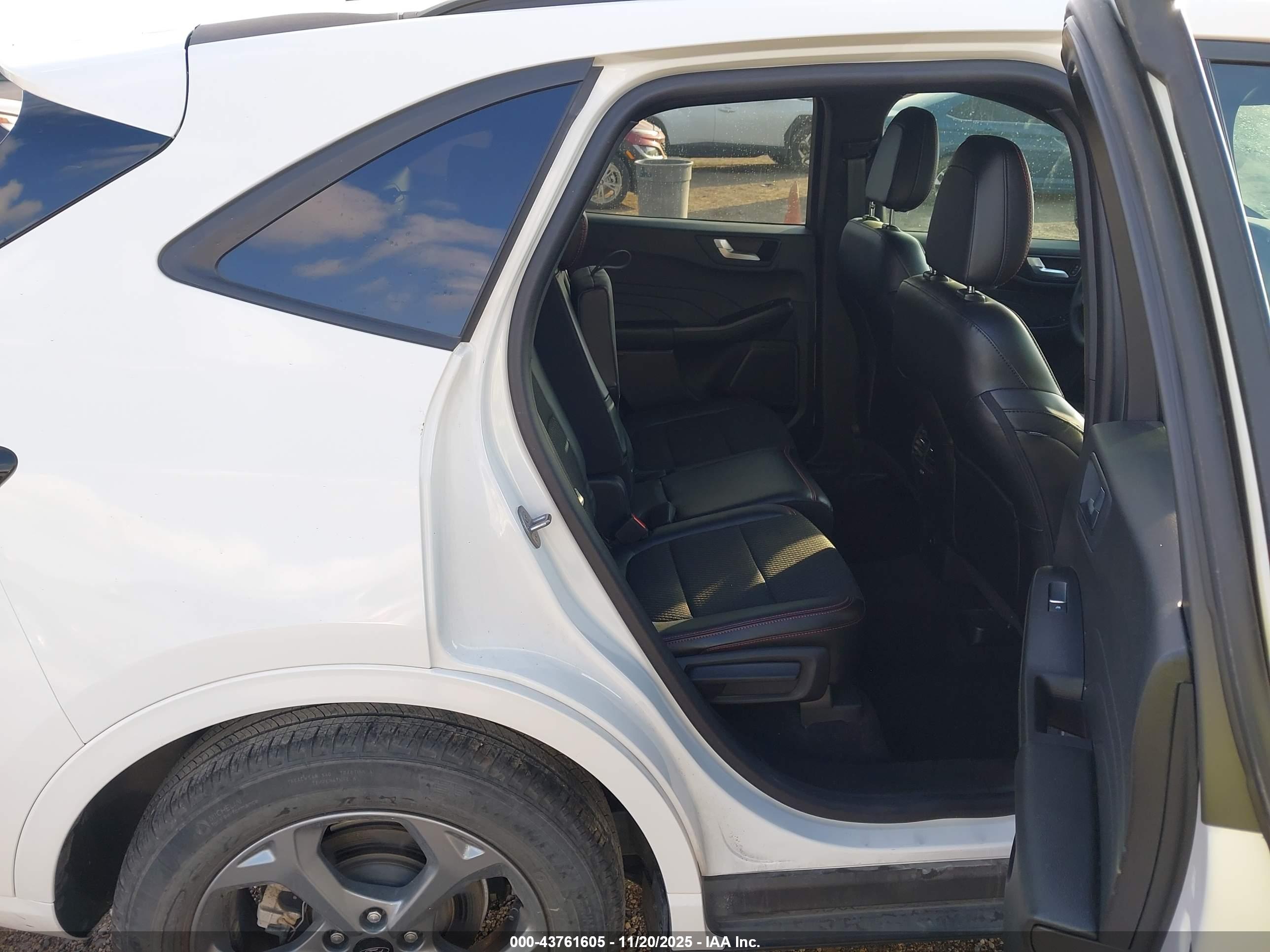 FORD ESCAPE image 8