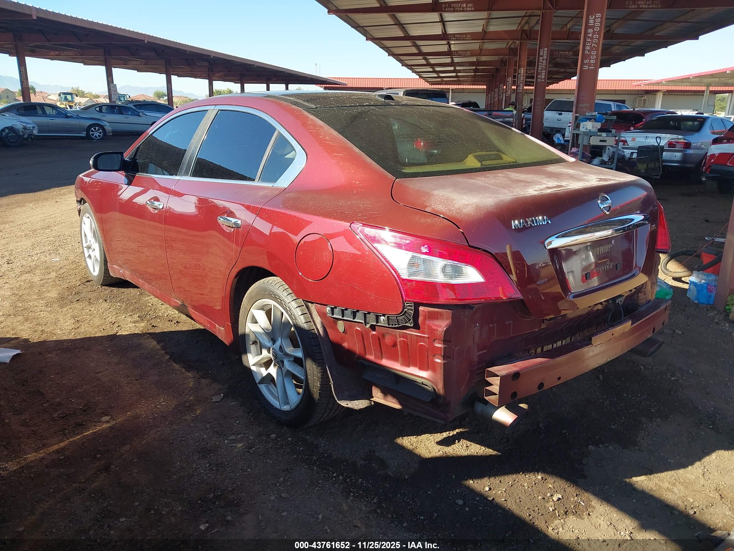 NISSAN MAXIMA image 3