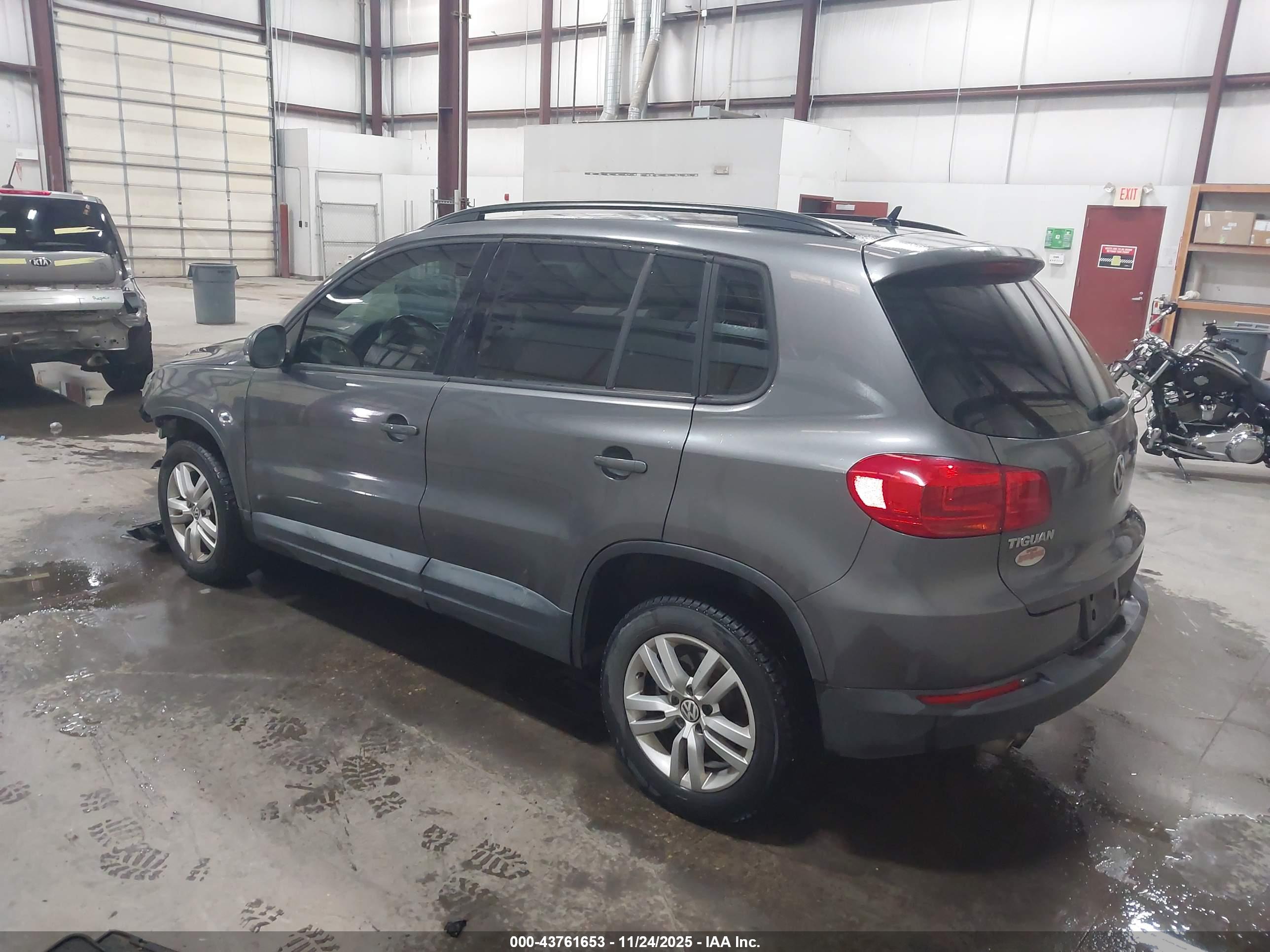 VOLKSWAGEN TIGUAN image 3