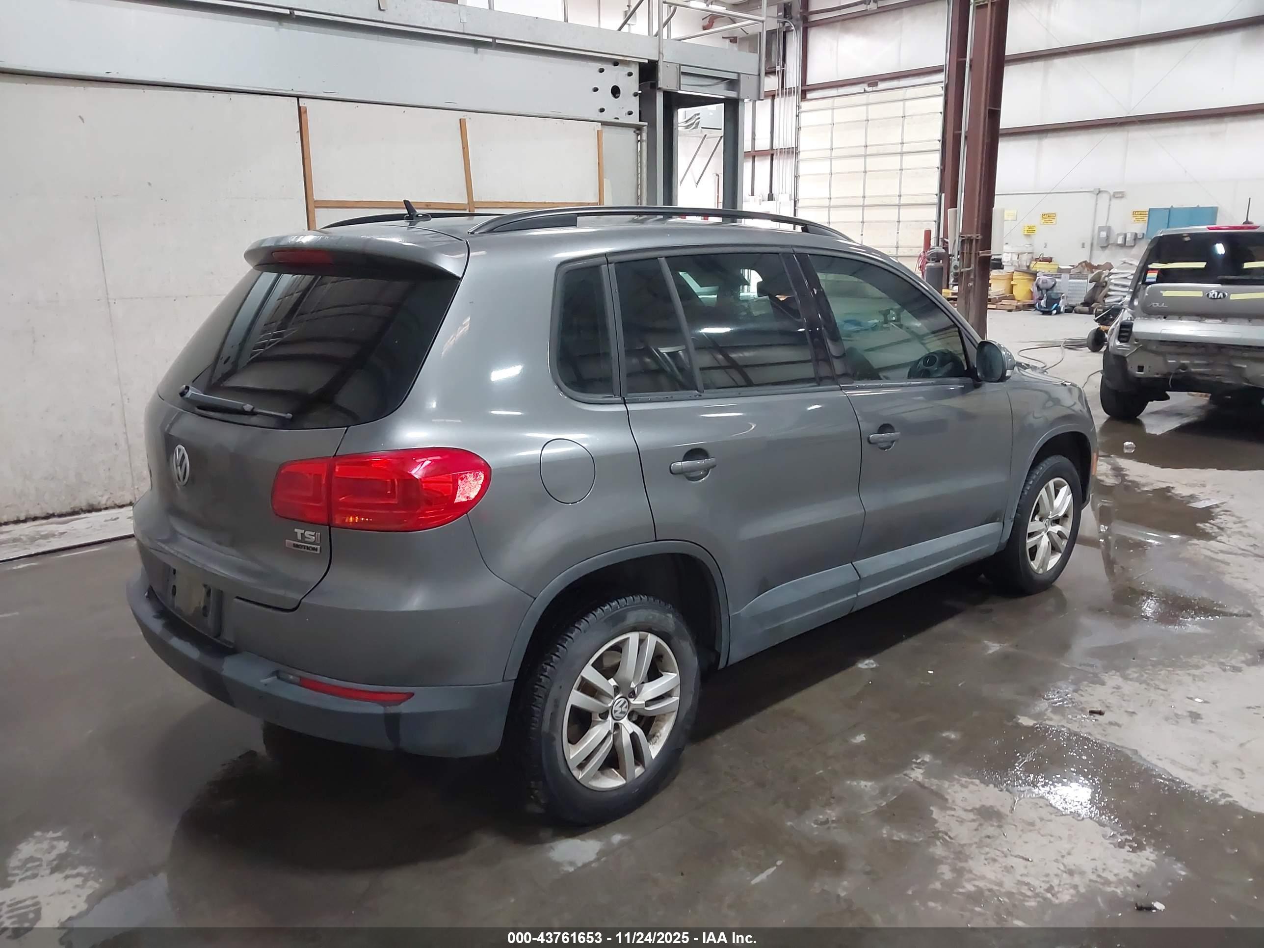 VOLKSWAGEN TIGUAN image 4
