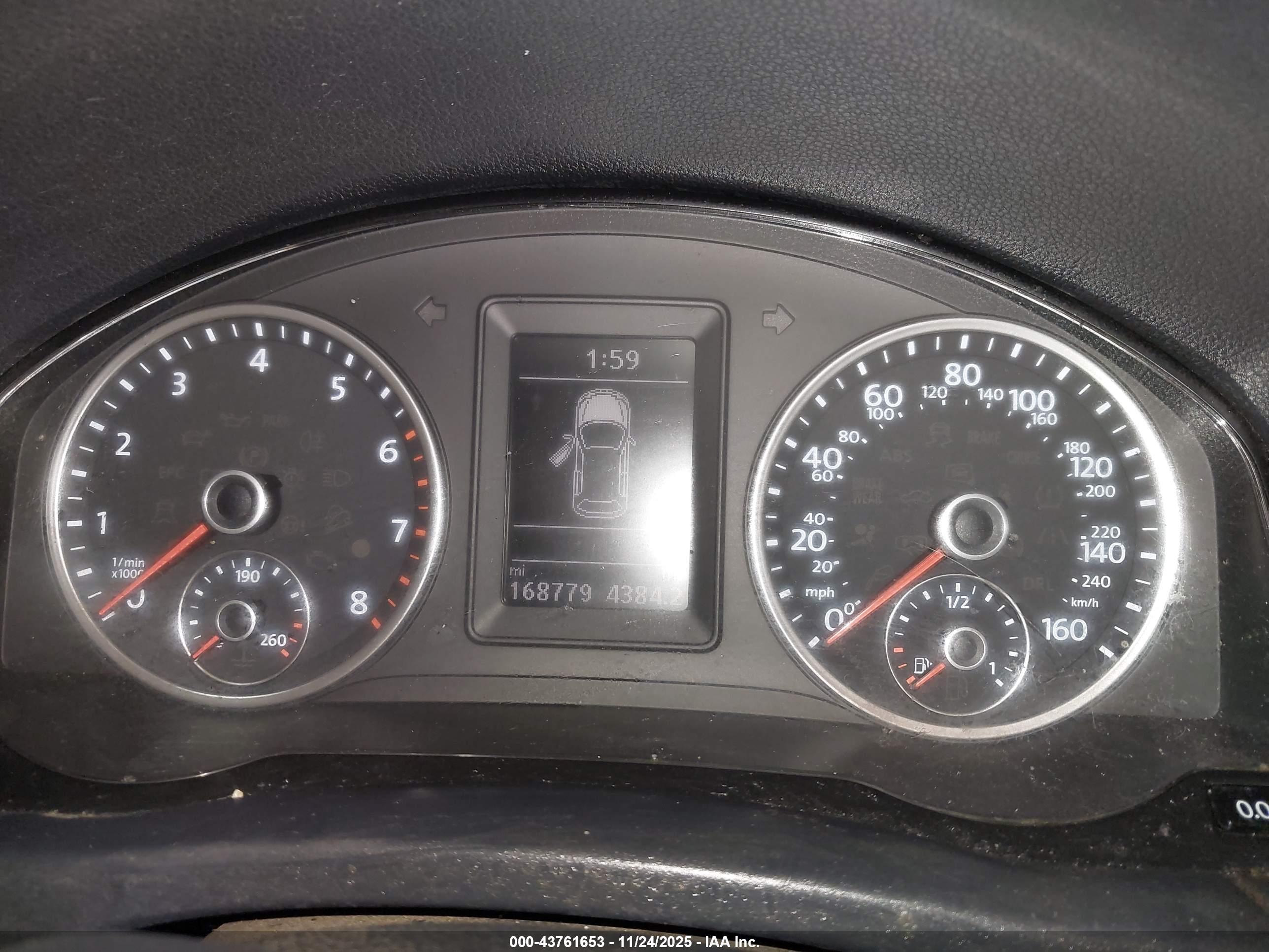 VOLKSWAGEN TIGUAN image 7