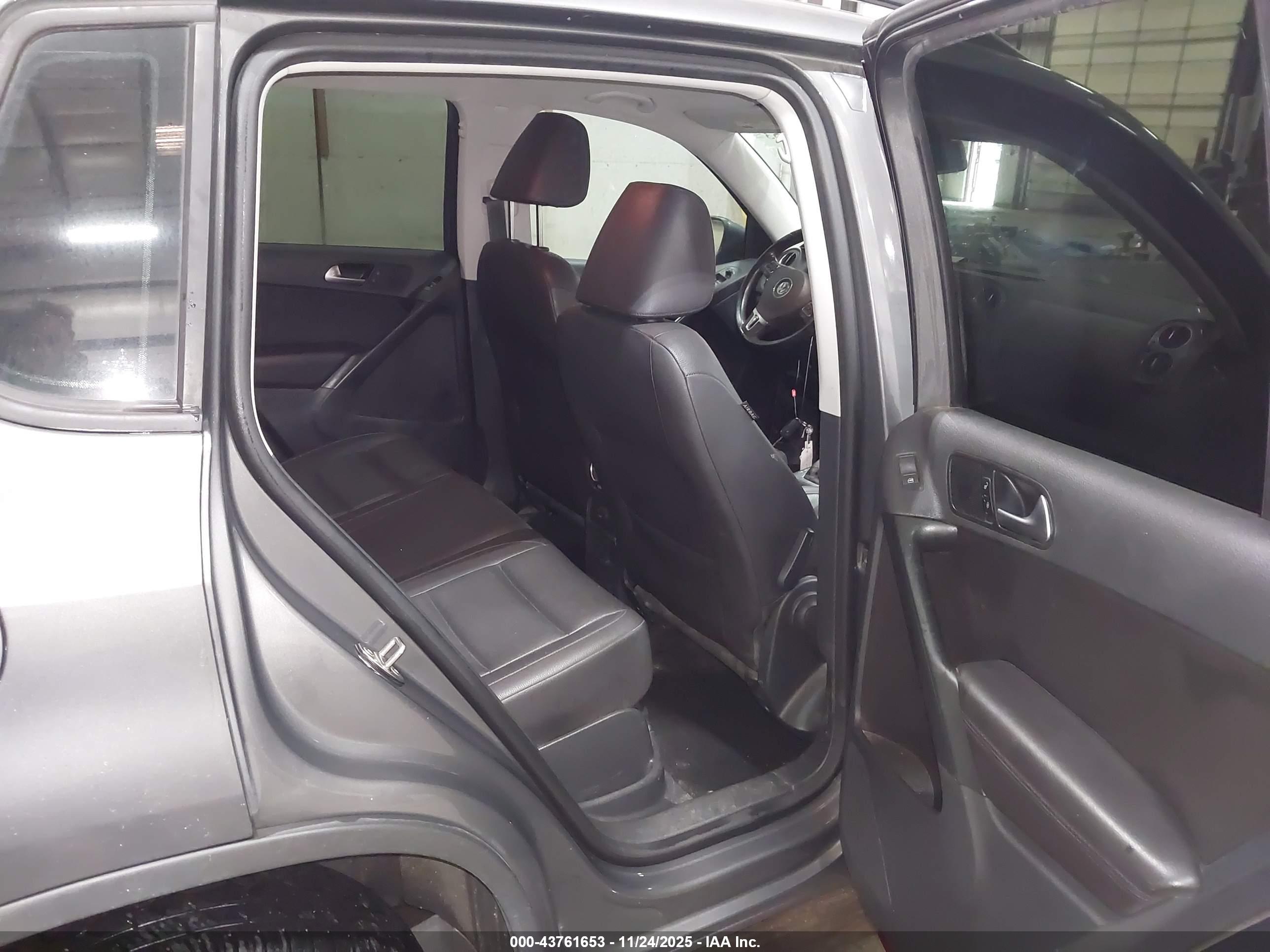 VOLKSWAGEN TIGUAN image 8
